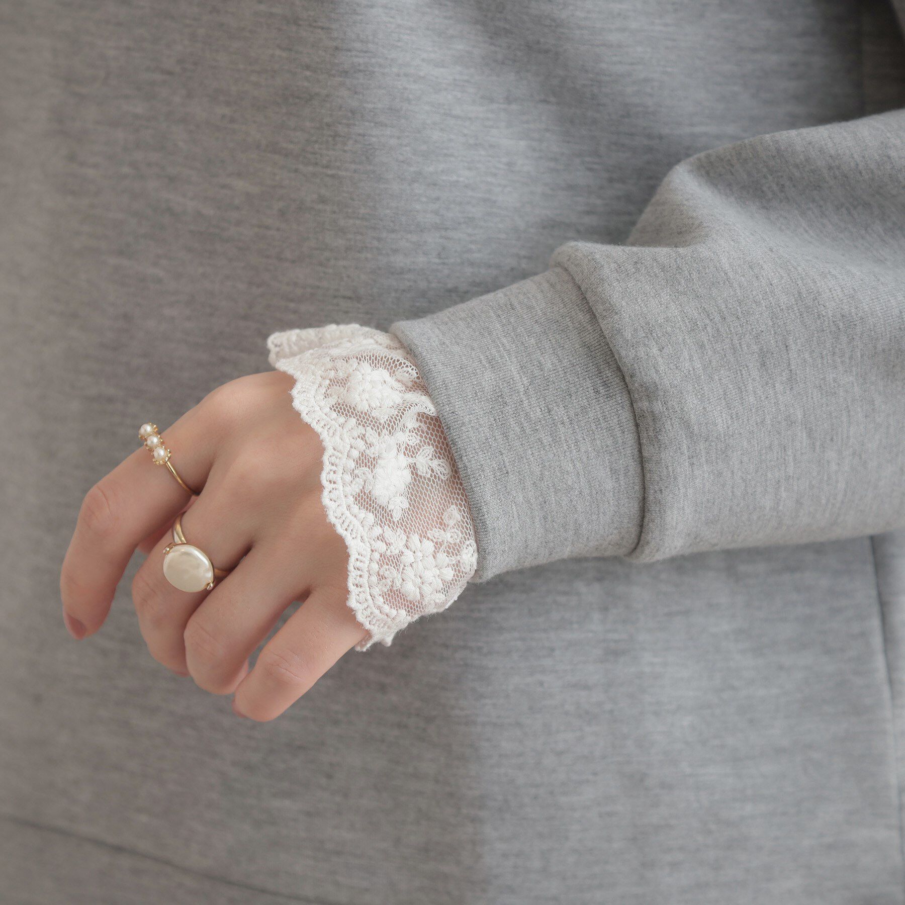 Couture broach「【大人可愛い・きれいめ】フリルデザインダンボールプルオーバー」|Tシャツ・カットソー|