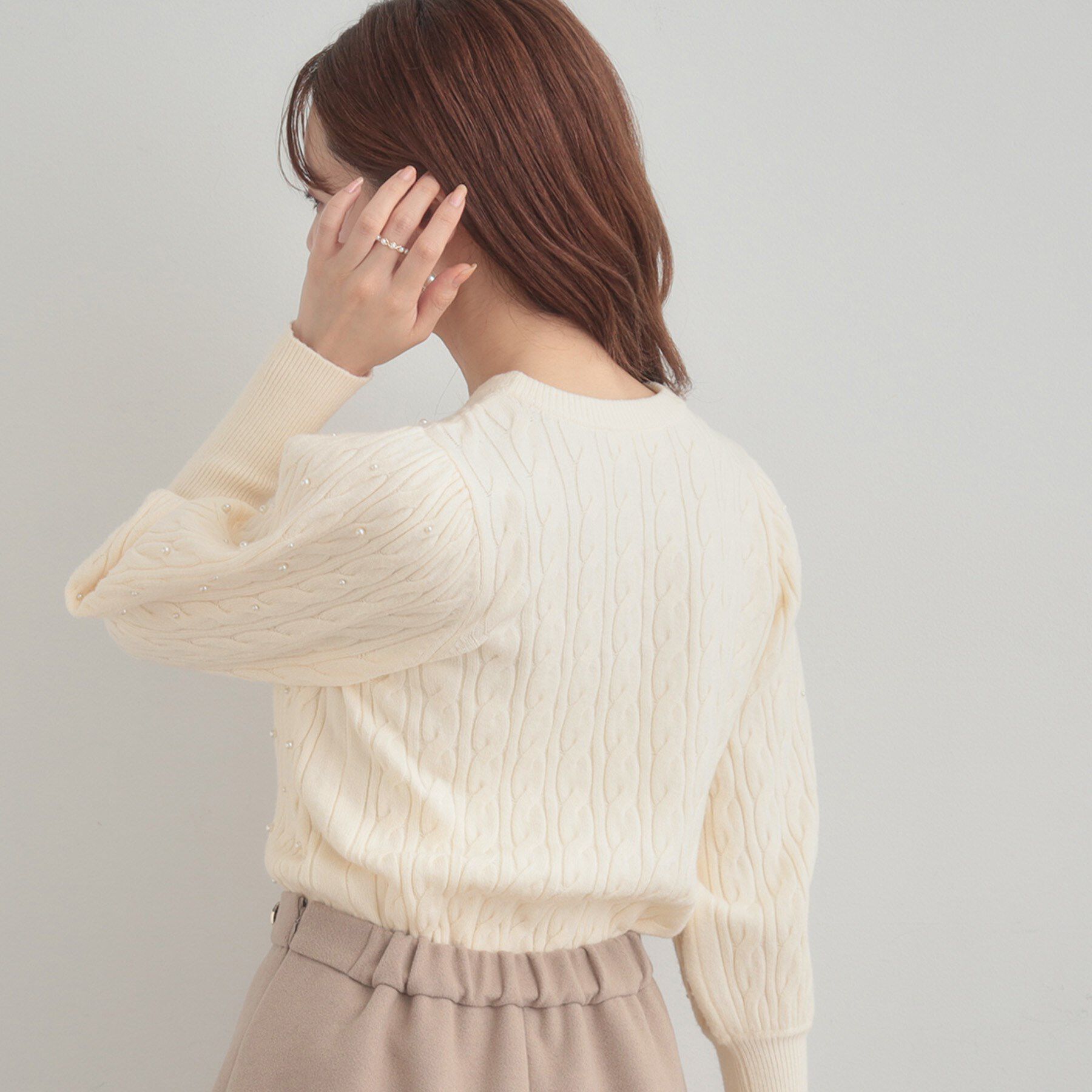 Couture broach「【華やぎ・一枚で着映え】ケーブルパール調ニット」|ニット・セーター|