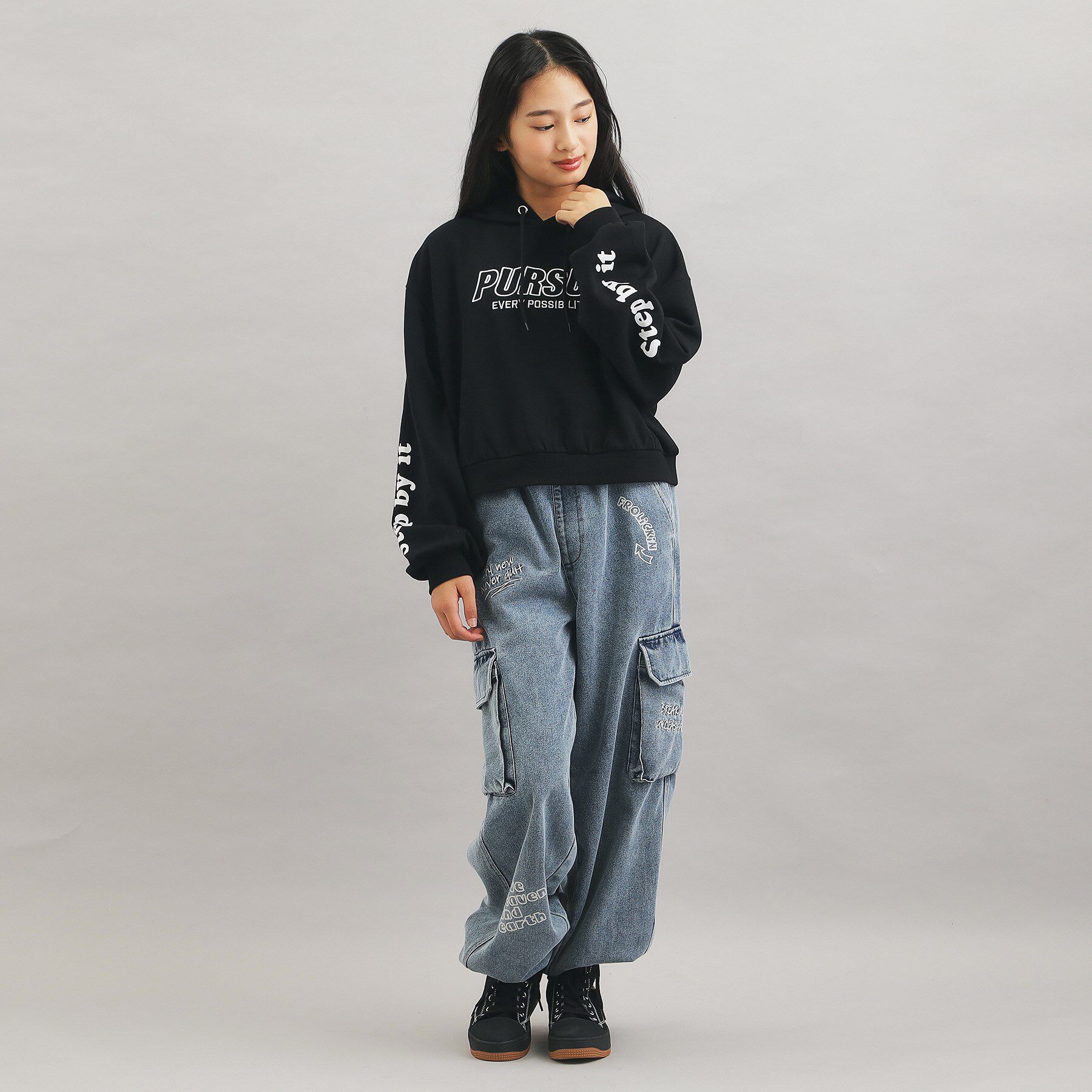 PINK-latte「袖ロゴプリント短丈パーカー」|パーカー|