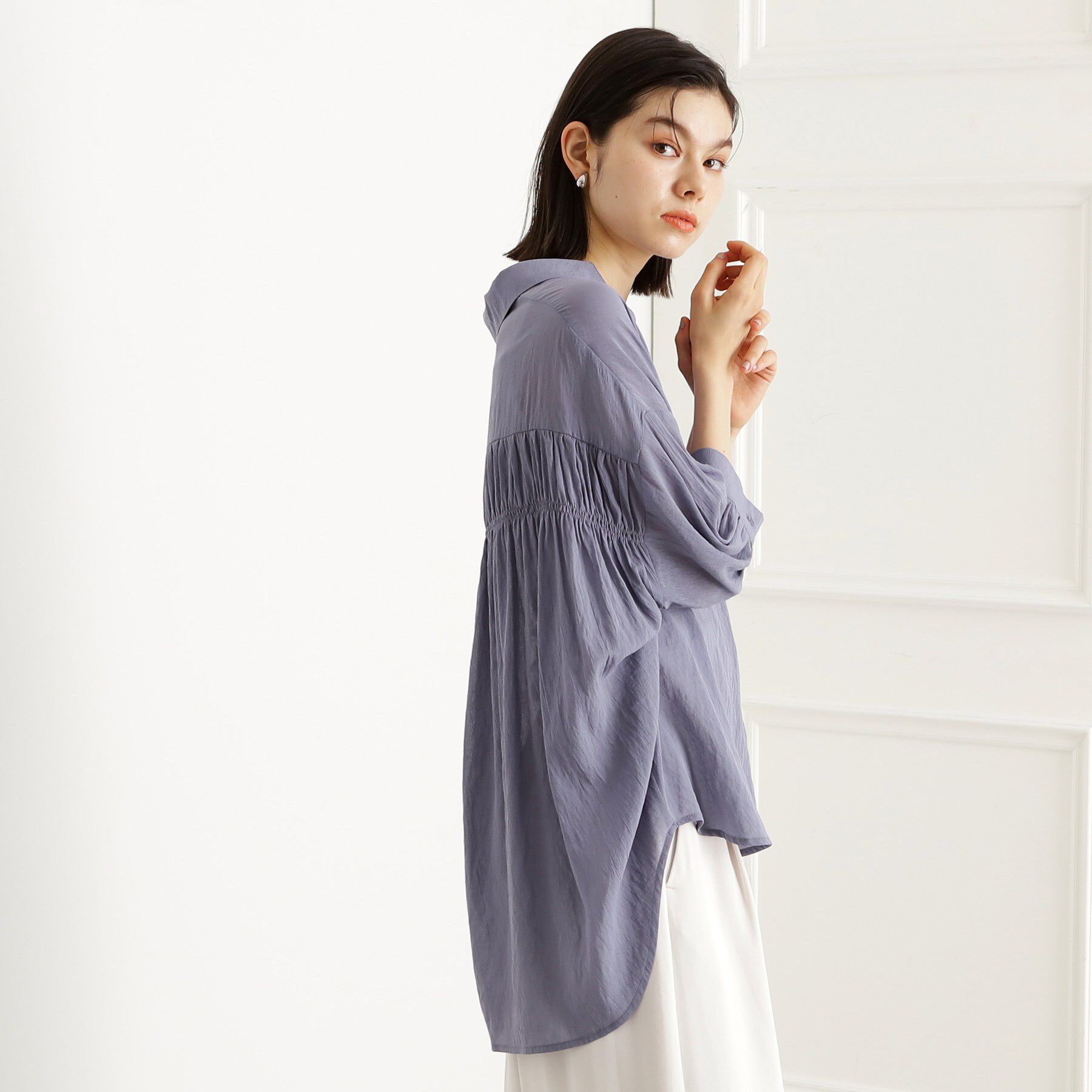 THE SHOP TK「後ろギャザーシアーシャツ【体型カバー／洗える】」|シャツ・ブラウス|