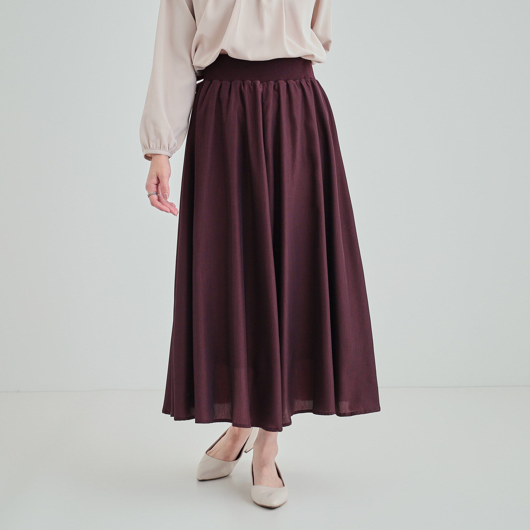 SHOO･LA･RUE「ウエストリブで無理せずキレイ　艶やかに彩る サテンフレアスカート」|スカート|