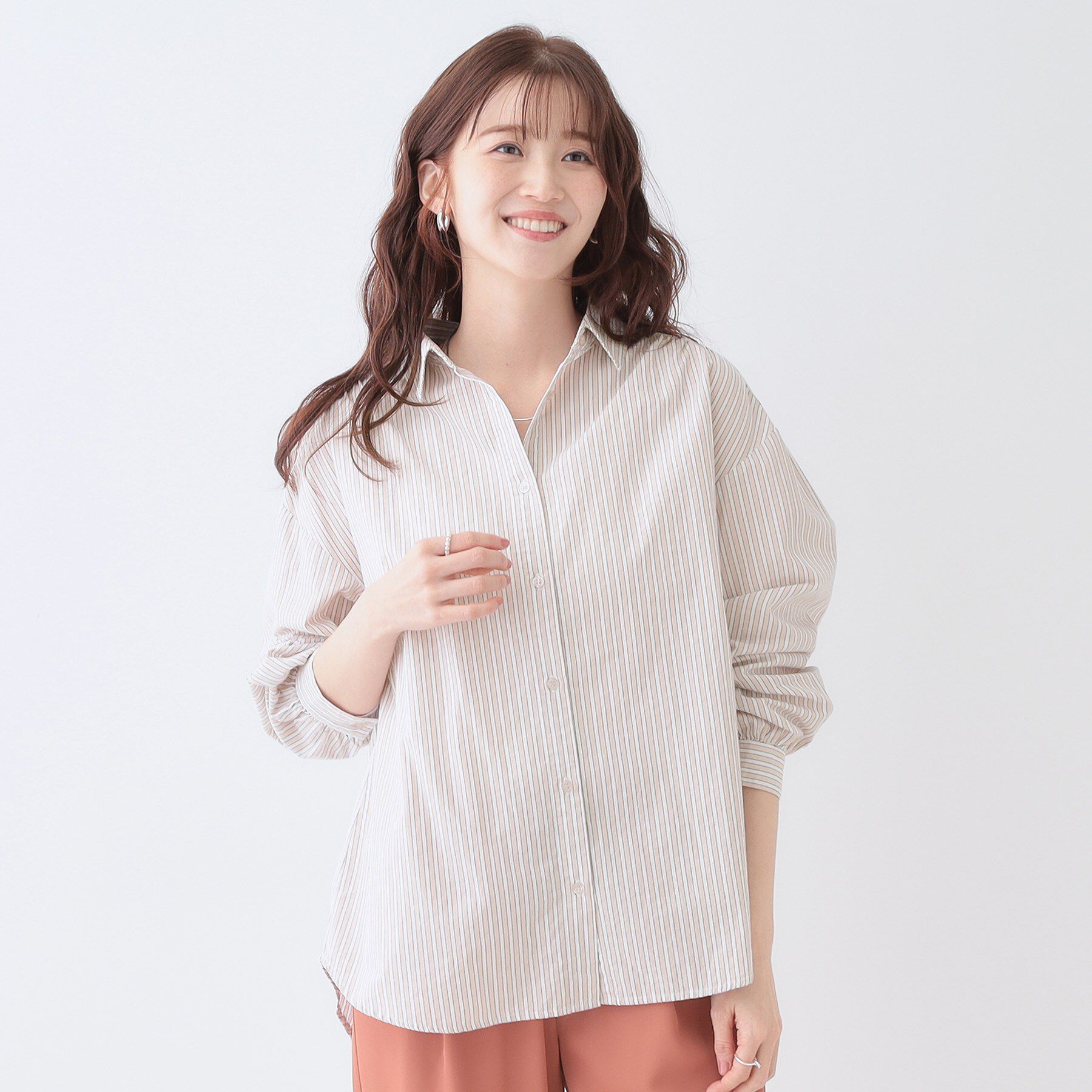 SHOO･LA･RUE「【洗える】バックギャザーがポイント 綿ワッシャー前開きシャツ」|シャツ・ブラウス|