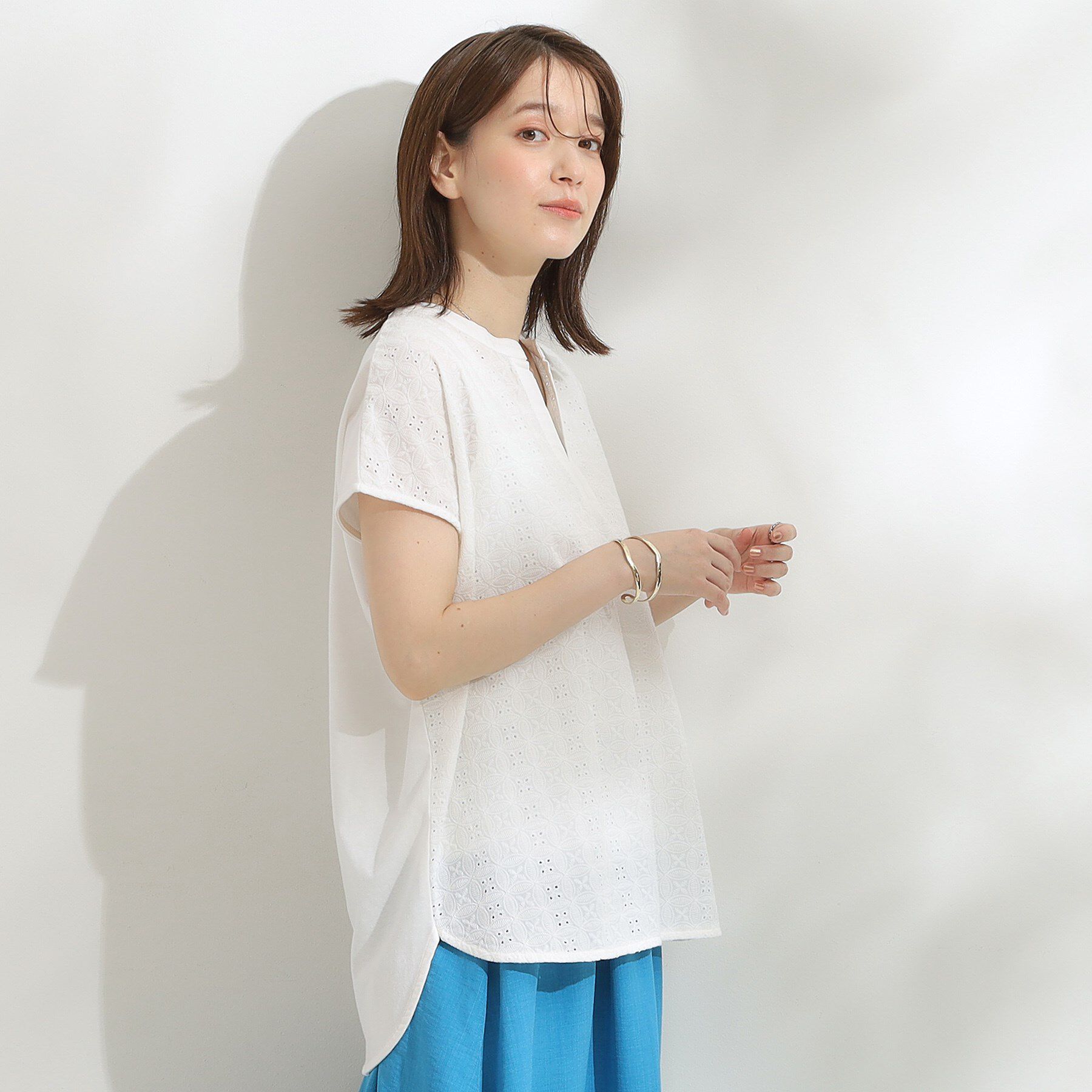 SHOO･LA･RUE「【S-LL】抜け感とすっきり見えを叶える 刺繍レース スキッパー襟トップス」|Tシャツ・カットソー|