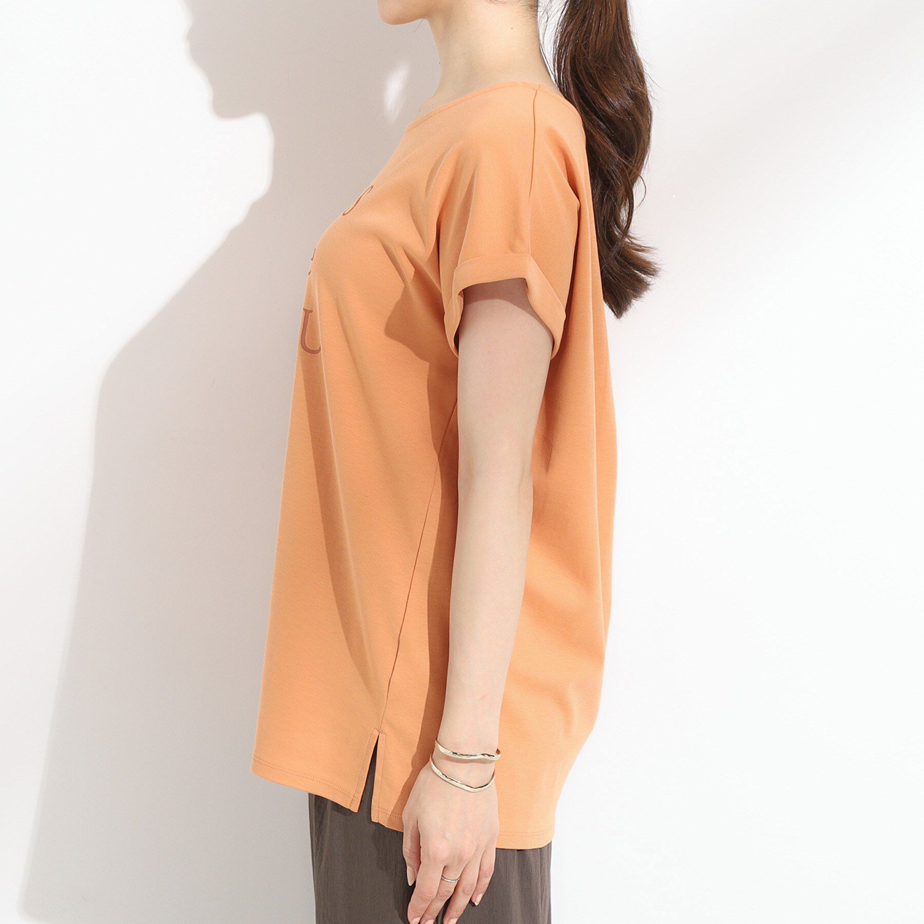 SHOO･LA･RUE「【汗ジミ防止/ひんやり/UV】ロゴプリントTシャツ」|Tシャツ・カットソー|