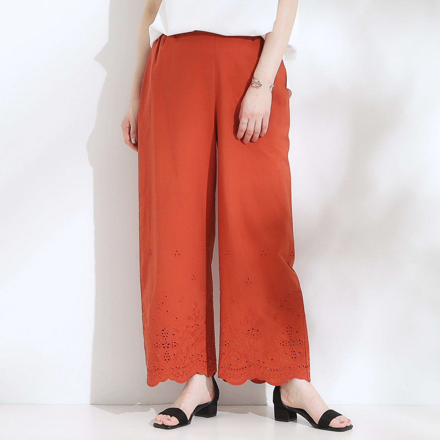 SHOO･LA･RUE「【S-LL】華やかさをプラスする 裾刺繍ストレートパンツ」|その他|