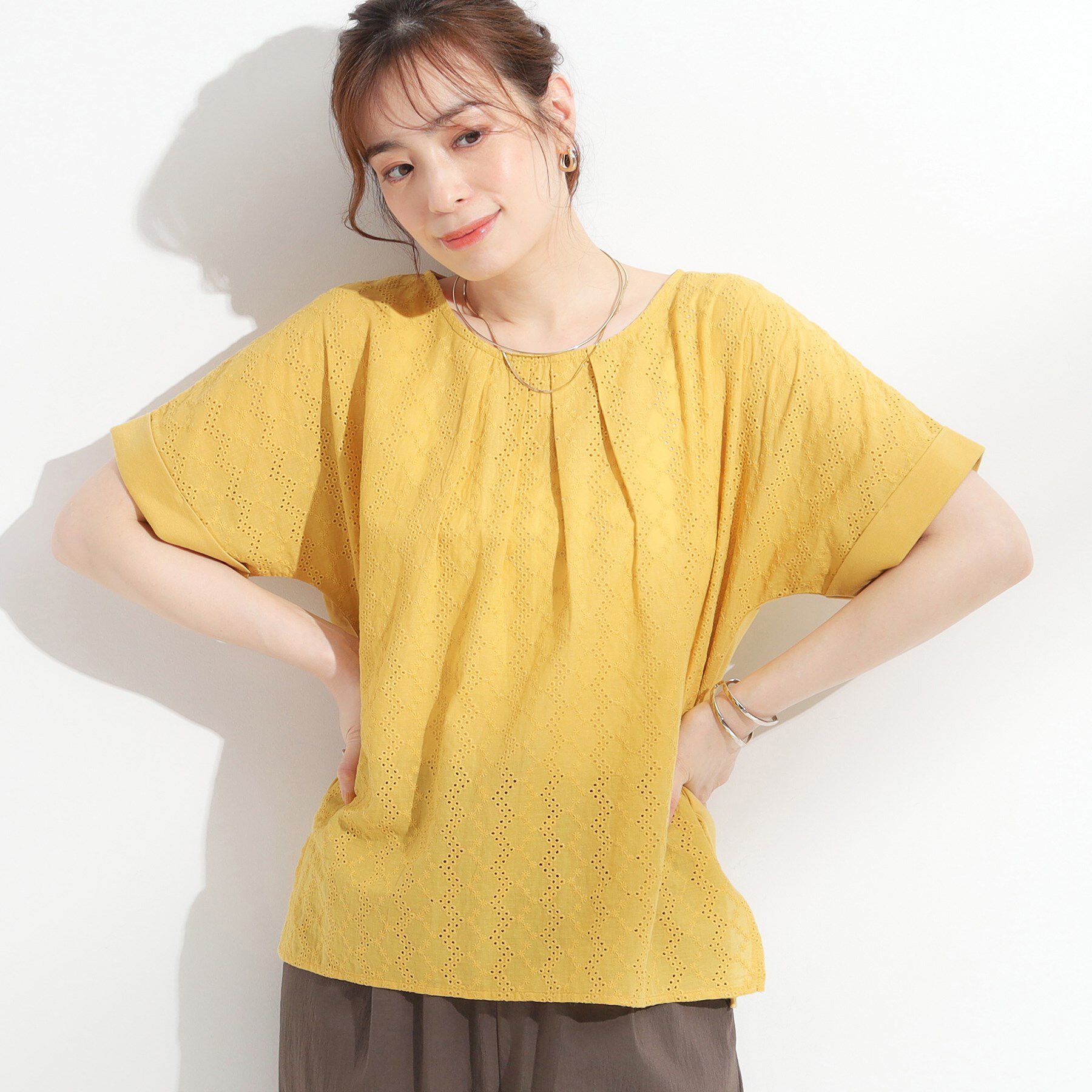 SHOO･LA･RUE「【S-LL】大人の上品な甘さ 刺繍レース切り替えトップス」|Tシャツ・カットソー|イエロー(032)