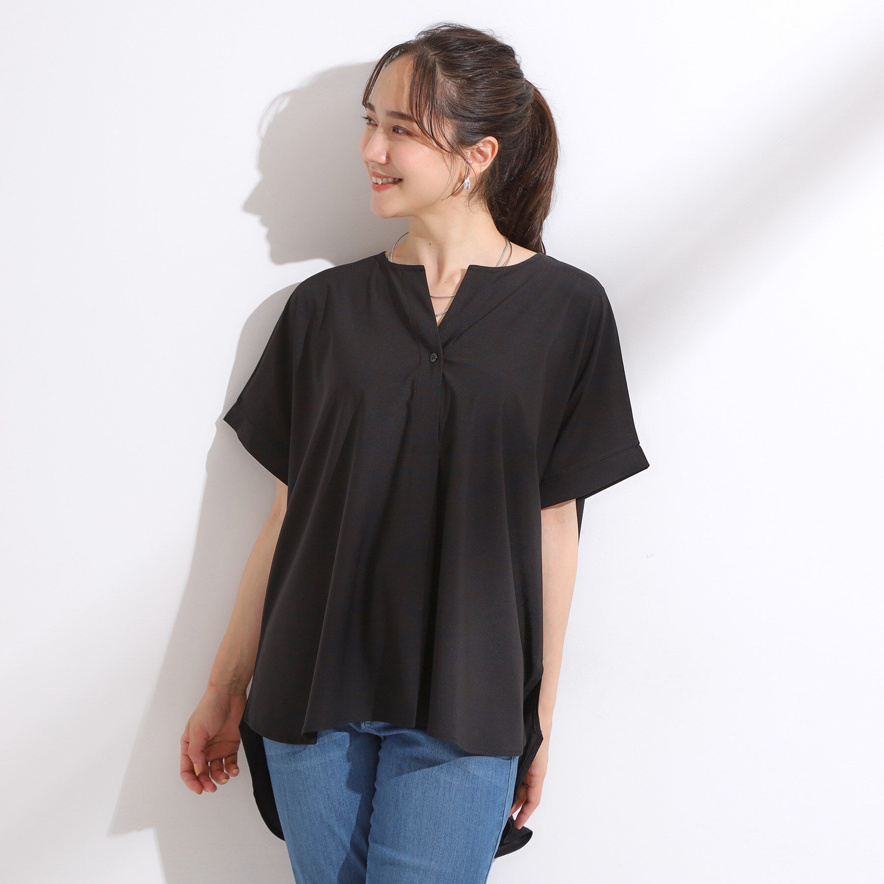 SHOO･LA･RUE「【S-LL】さらりとしたタッチが上品見え ワンボタンデザイン トップス」|Tシャツ・カットソー|