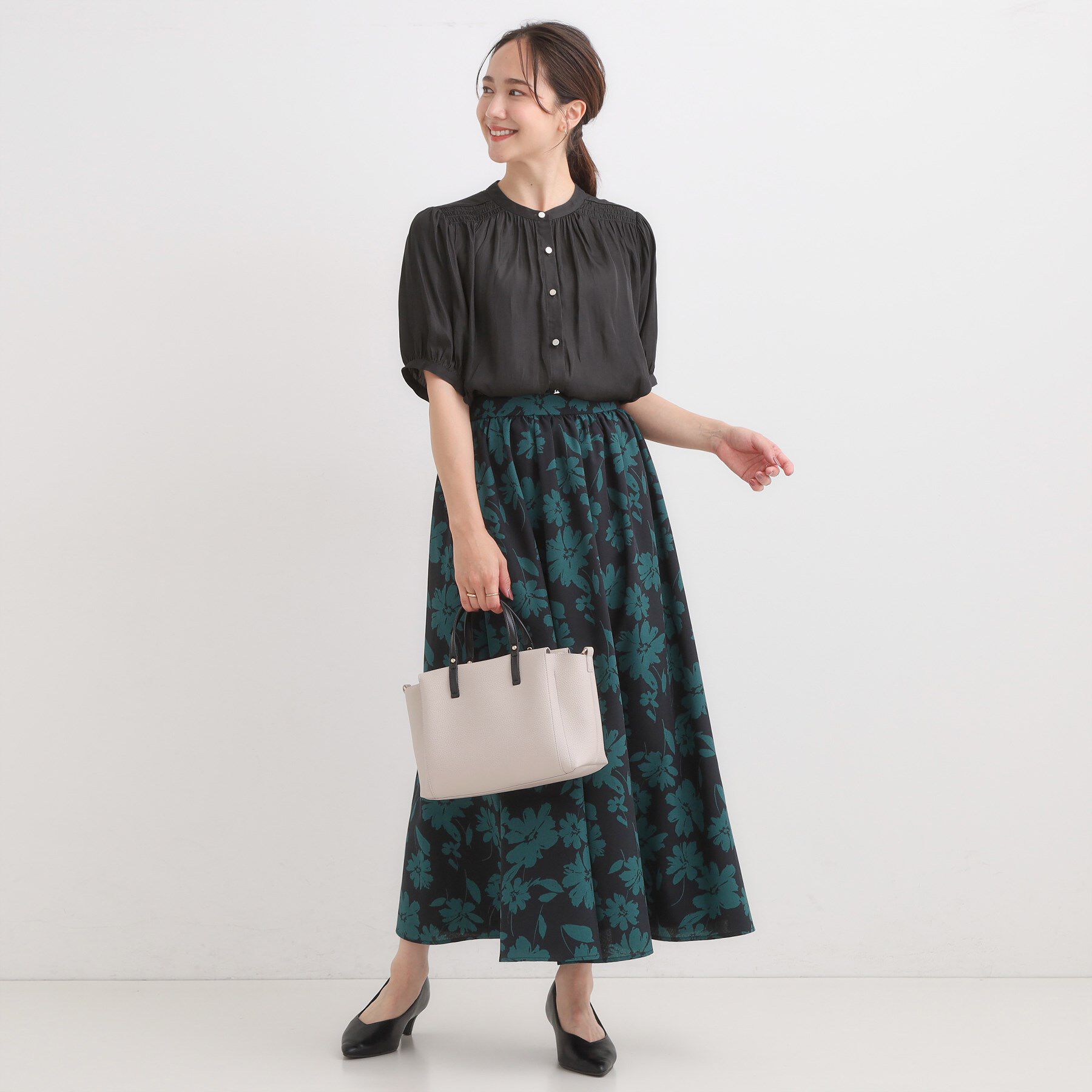 SHOO･LA･RUE「【洗える/S-LL】お仕事にもデイリーにも サテン5分袖ブラウス」|シャツ・ブラウス|