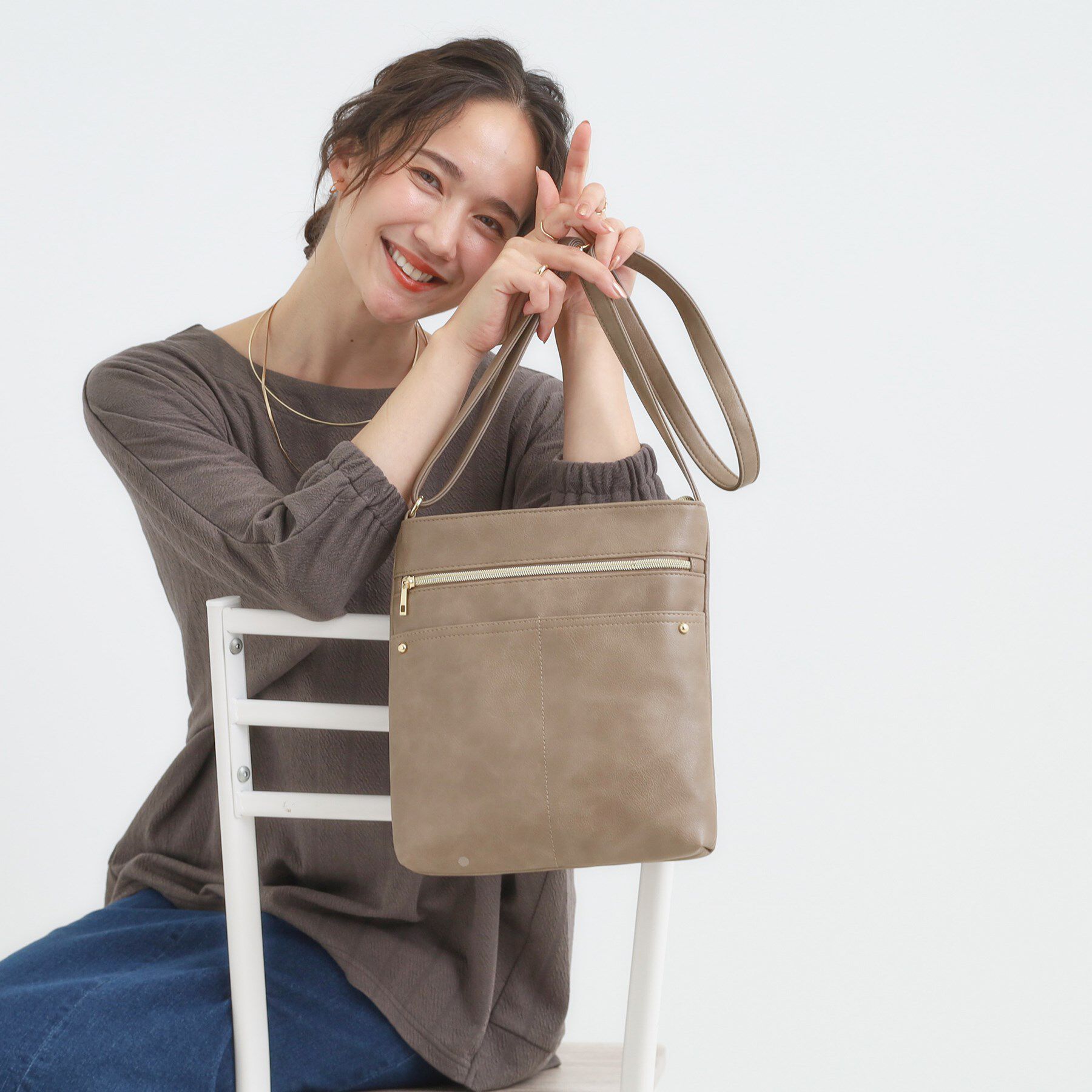 SHOO･LA･RUE「ボディフィットアオリショルダーバッグ」|ショルダー・メッセンジャー|トープ(054)