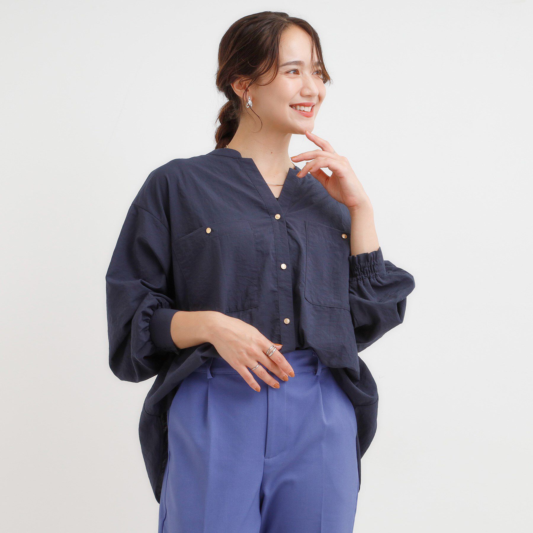 SHOO･LA･RUE「【洗える/S-LL】羽織りにもなる ビックポケットVネックシャツ」|シャツ・ブラウス|