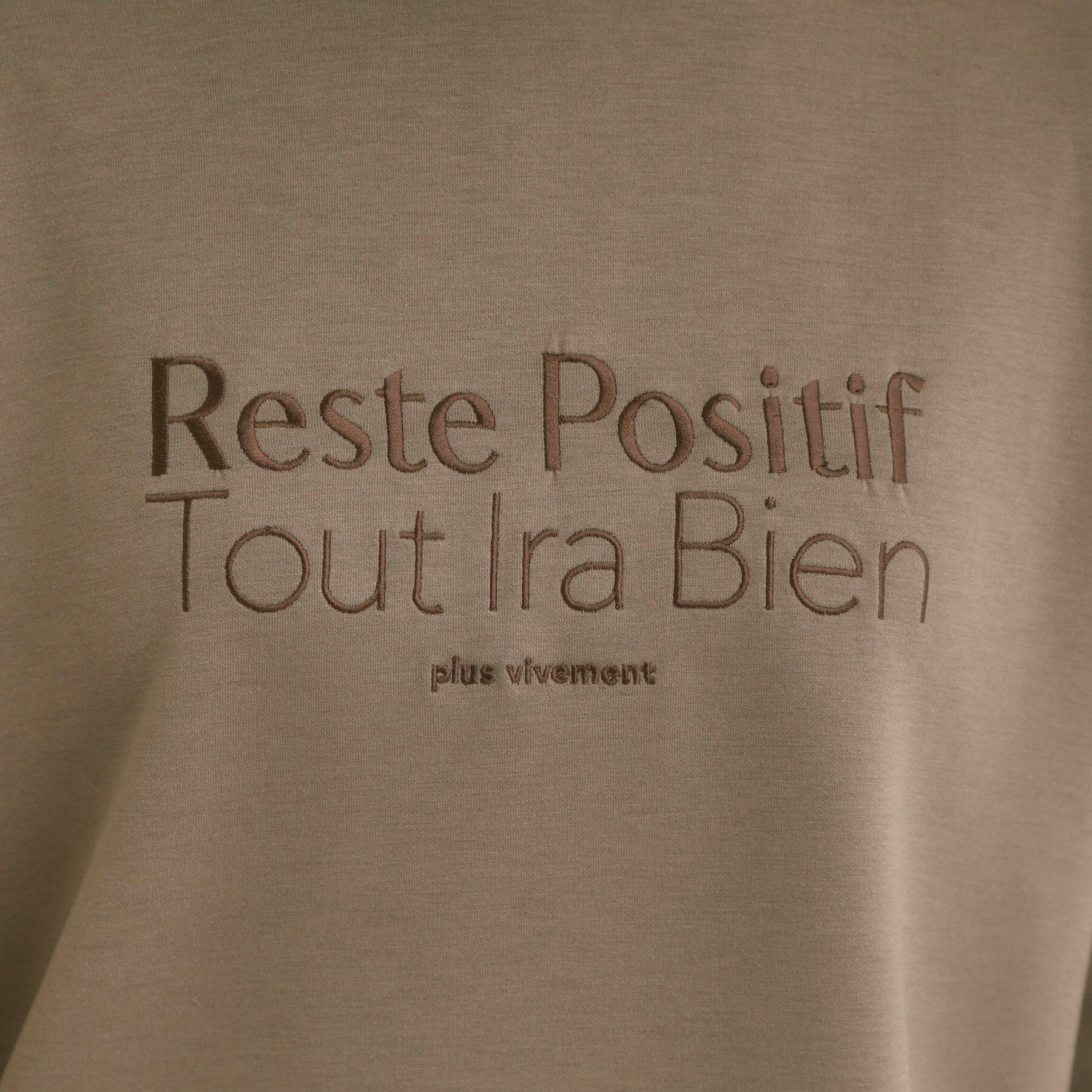 SHOO･LA･RUE「【S-LL】大人のデイリースタイルに お袖タック フェイクパール付きトップス」|Tシャツ・カットソー|