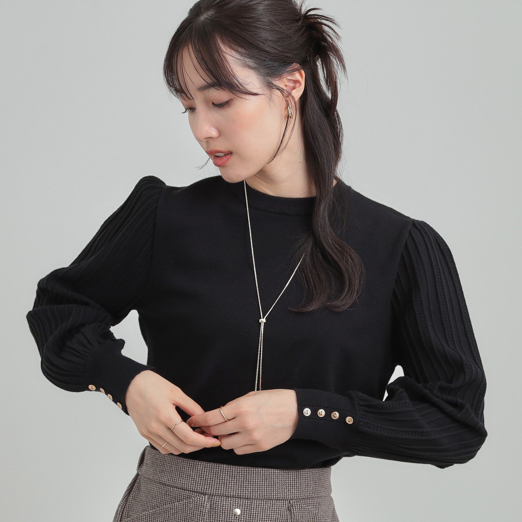 SHOO･LA･RUE「【洗濯機可／S-LL】切り替えデザインで上品見え お袖編み柄ニット」|ニット・セーター|ブラック(019)