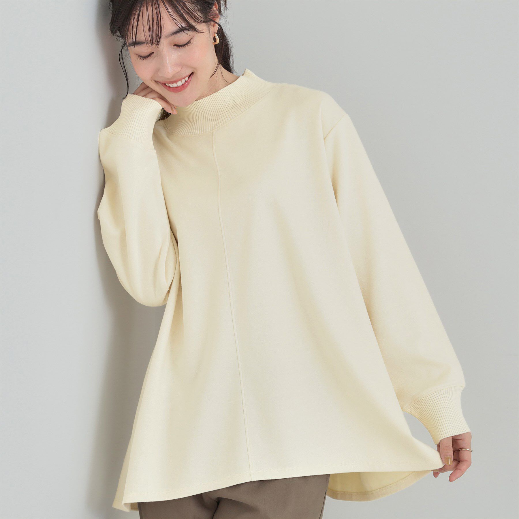 SHOO･LA･RUE「【S-LL】滑らかタッチが癖になる Aラインスエード調トップス」|Tシャツ・カットソー|ホワイト(001)