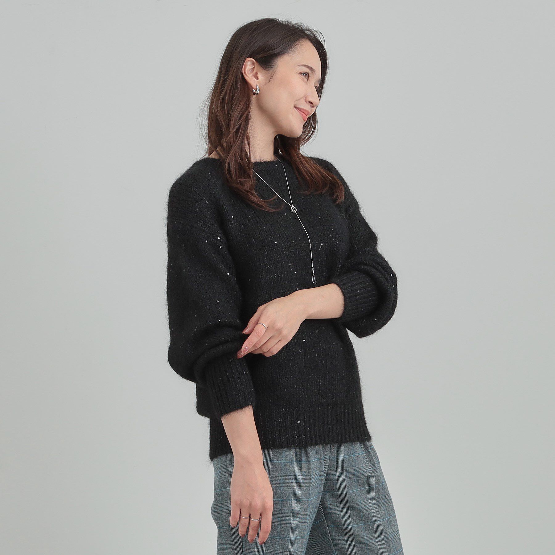 SHOO･LA･RUE「【洗濯機可/S-LL】上品にキラリと華やぐ スパンコールニット」|ニット・セーター|