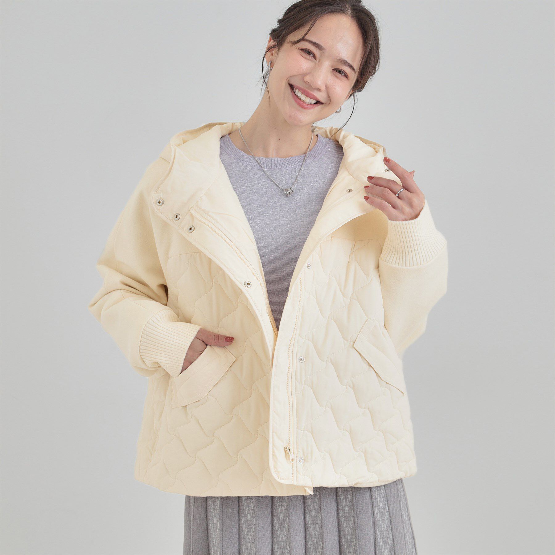 SHOO･LA･RUE「【S-LL】異素材使いが目を惹く キルトフードブルゾン」|ブルゾン・スタジャン|アイボリー(004)