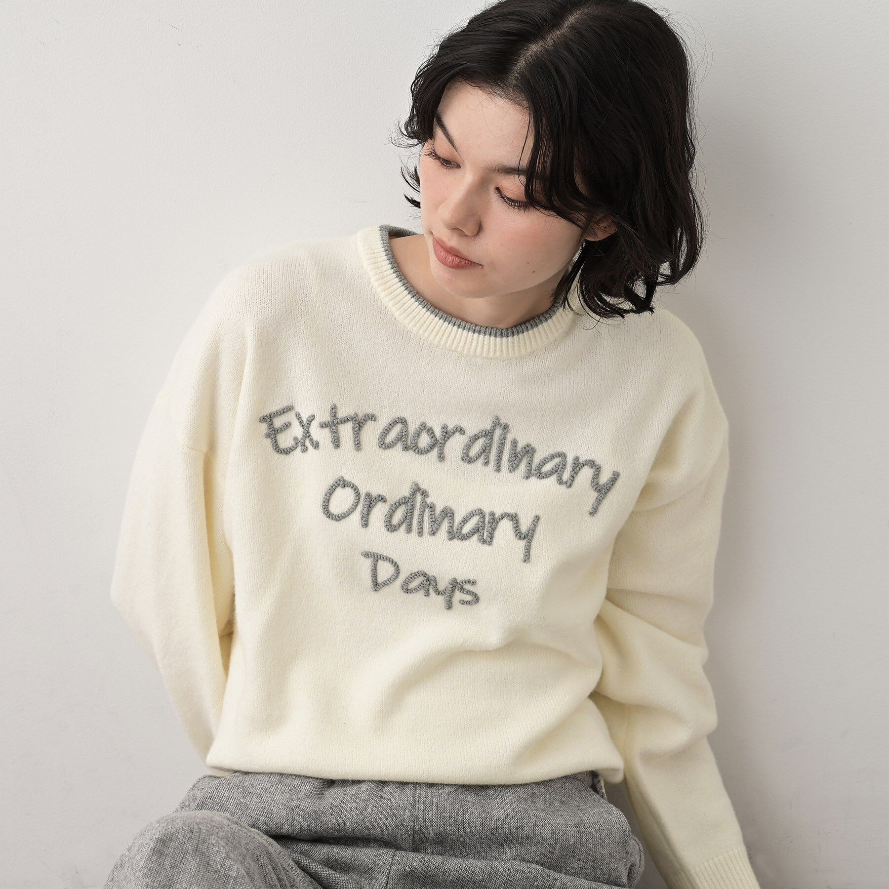 Dessin「【洗える】ペイント風刺繍入り配色ラインニット」|ニット・セーター|ホワイト(002)