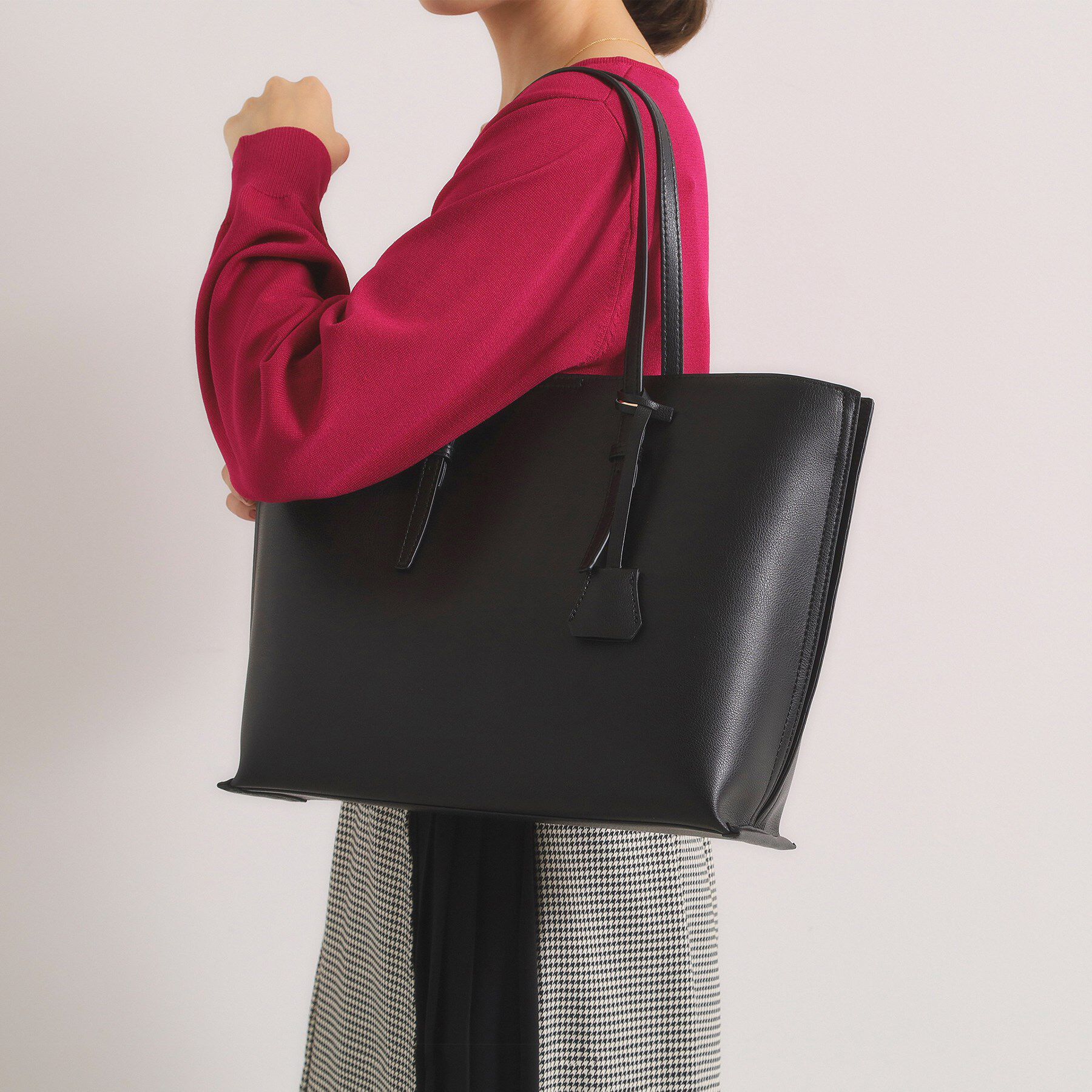 ITS&rsquo;DEMO「【通勤】軽量合皮A4トート」|トートバッグ|ブラック(019)