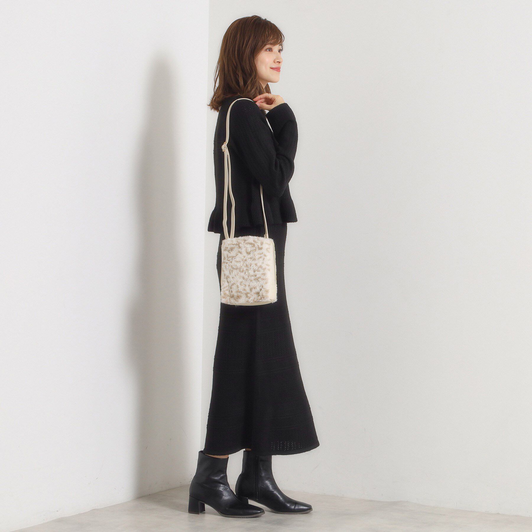 ITS&rsquo;DEMO「三層フェイクファーミニショルダー」|ショルダー・メッセンジャー|