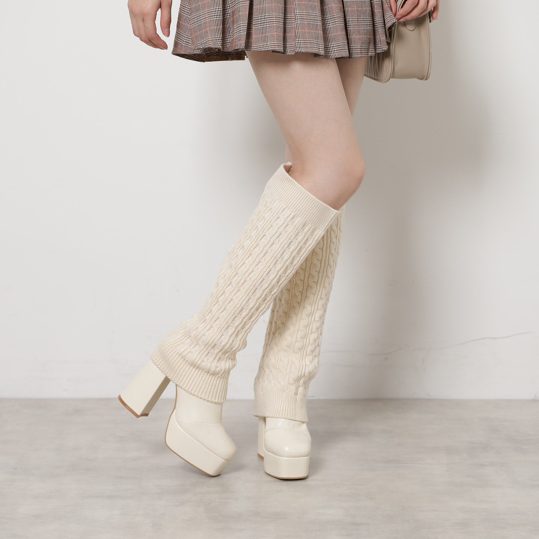 ESPERANZA「【ラク盛り／ロングブーツ】リピーター続出／脚長美脚 スクエアニットカバー付きロングブーツ」|ショートブーツ|アイボリー(904)