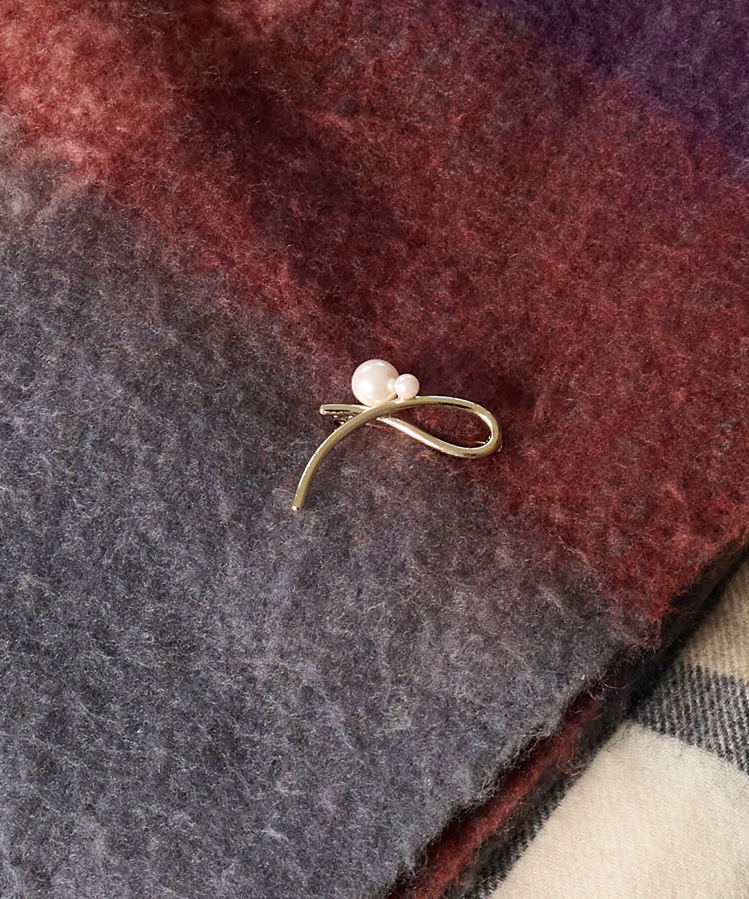 Phoebe「クロスメタルパールブローチ　ゴールド」|ブローチ・コサージュ|