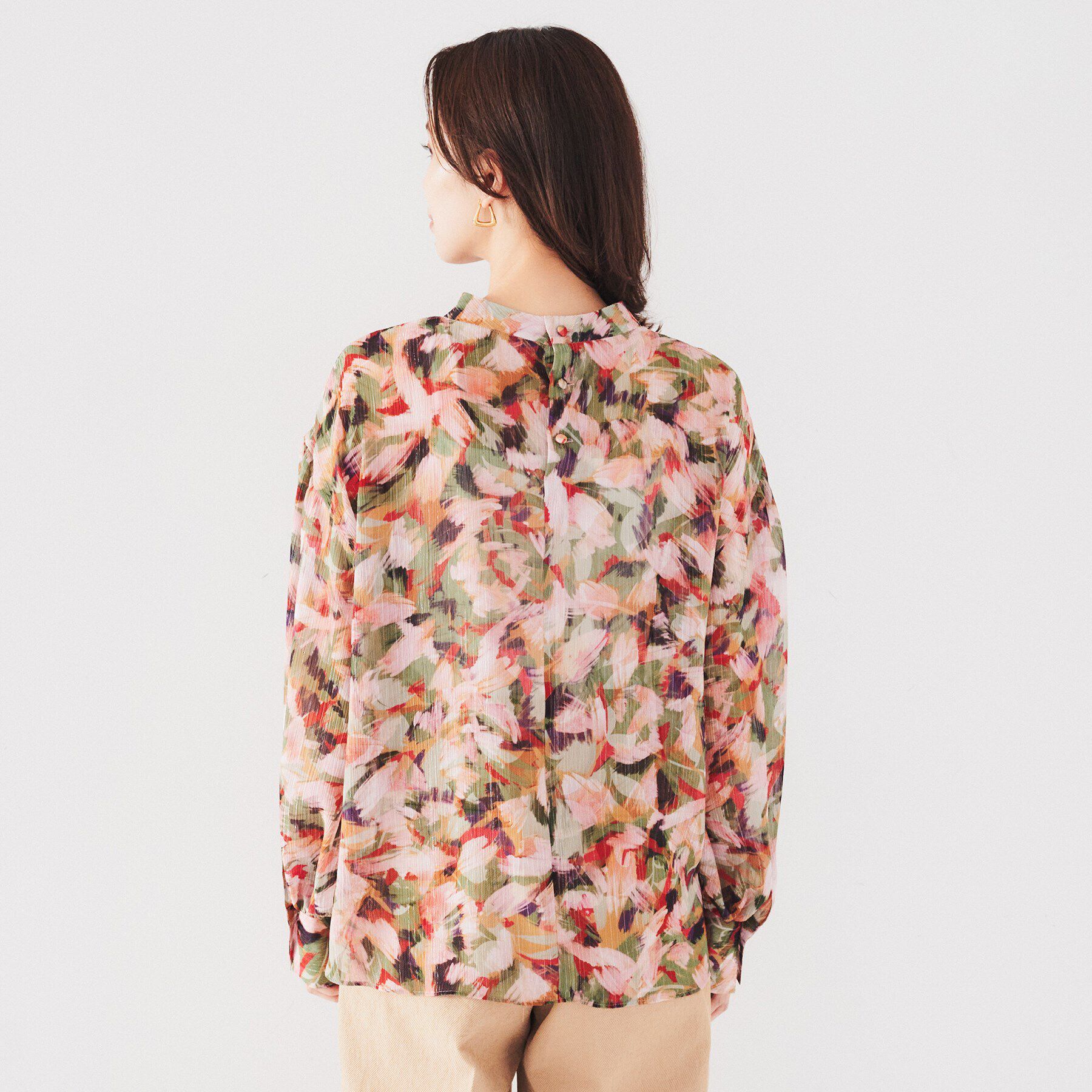 UNTITLED「【柄ブラウス/同素材ワンピースあり】楊柳ラメシフォン リーフプリントブラウス」|シャツ・ブラウス|