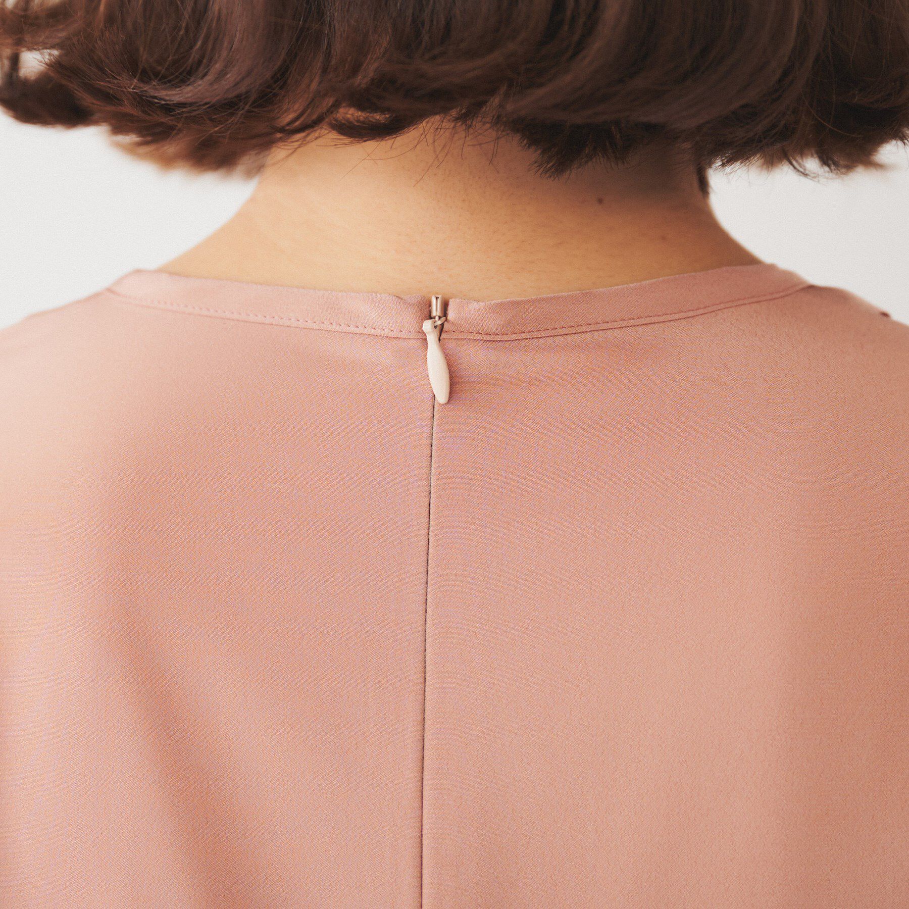 UNTITLED「【光沢/オンオフ使える】フロントタックブラウス」|シャツ・ブラウス|