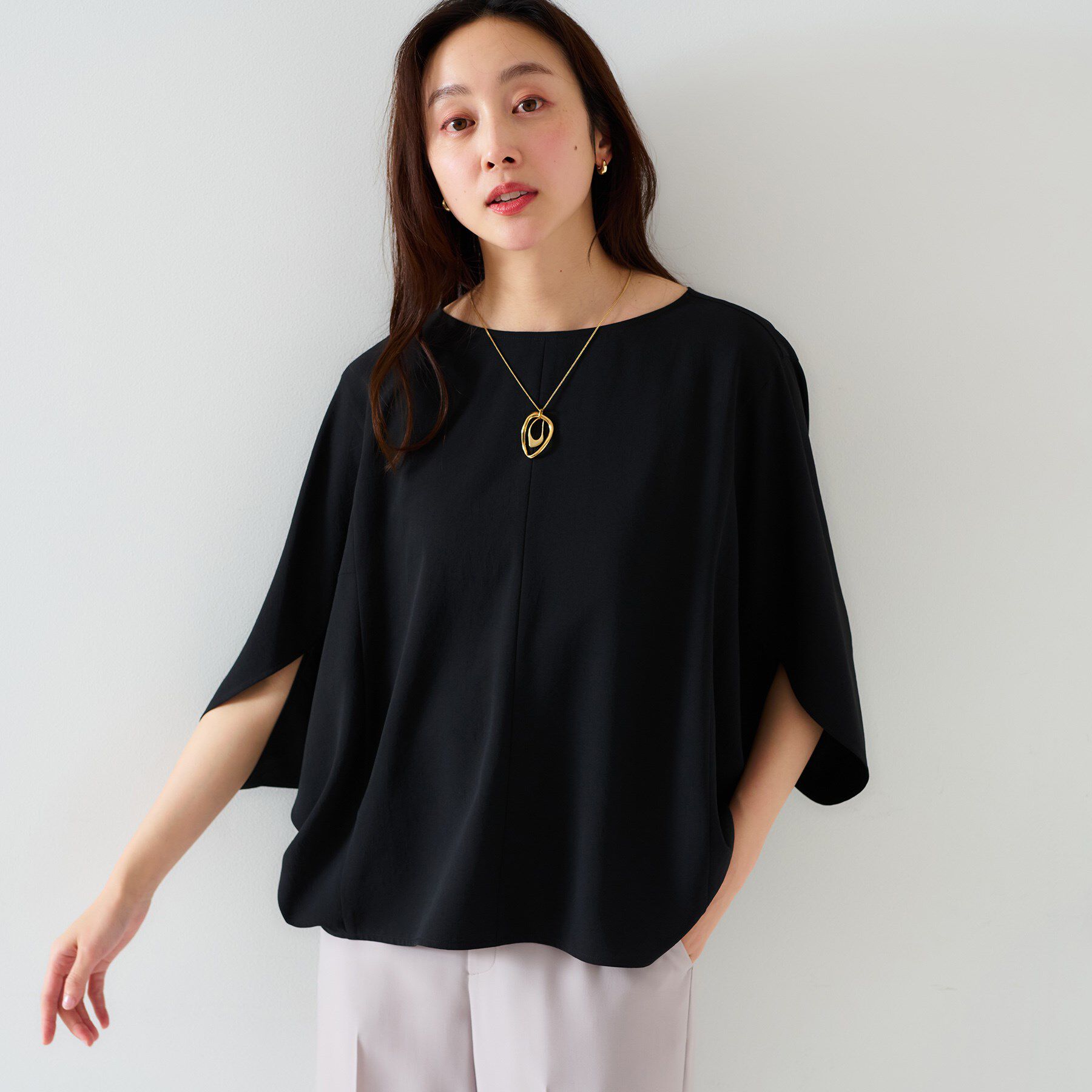 UNTITLED「【セットアップ可/接触冷感/イージーケア/体型カバー】リラクミスト モモンガブラウス」|シャツ・ブラウス|