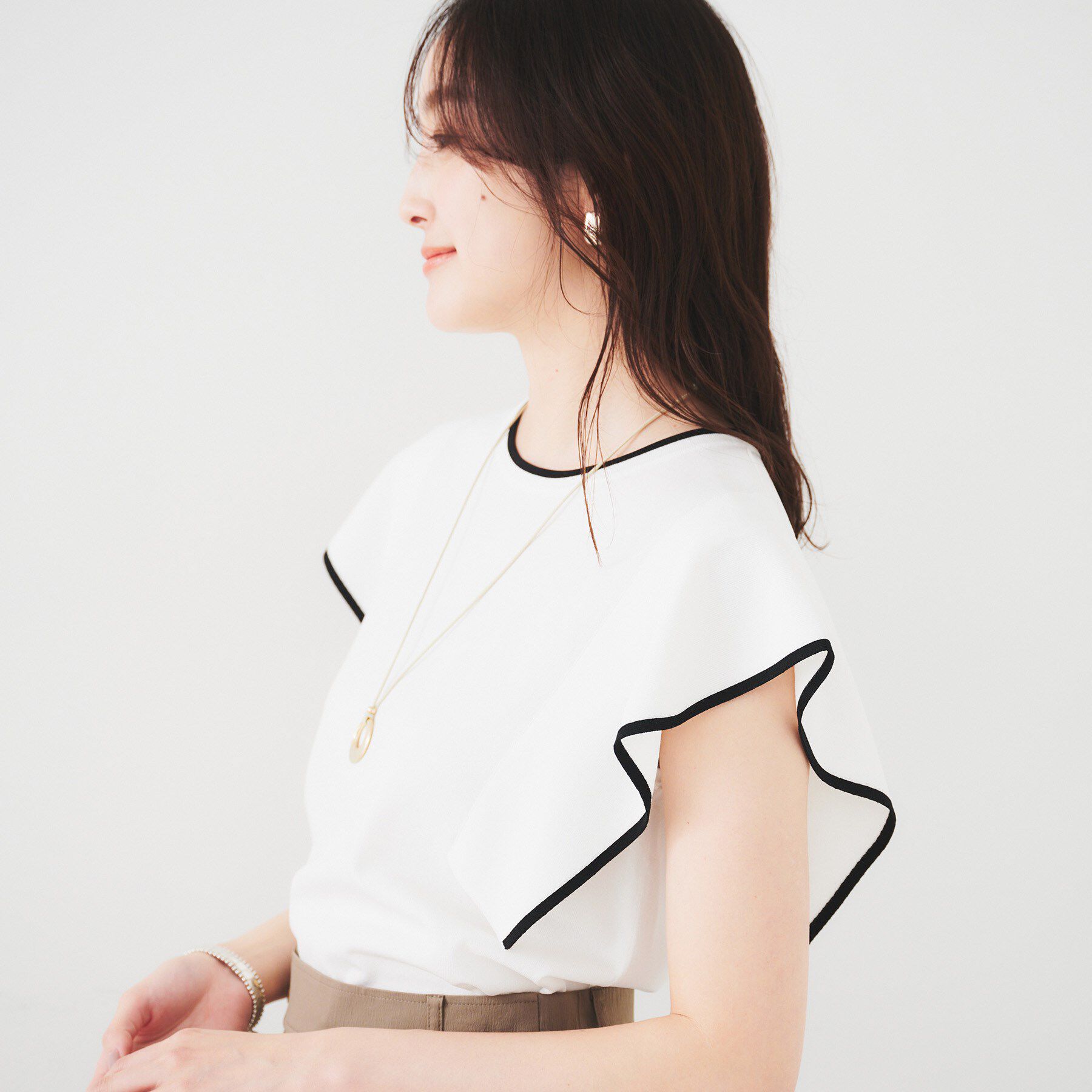 UNTITLED「【きれいめ/二の腕カバー】フリルノースリーブニット」|ニット・セーター|