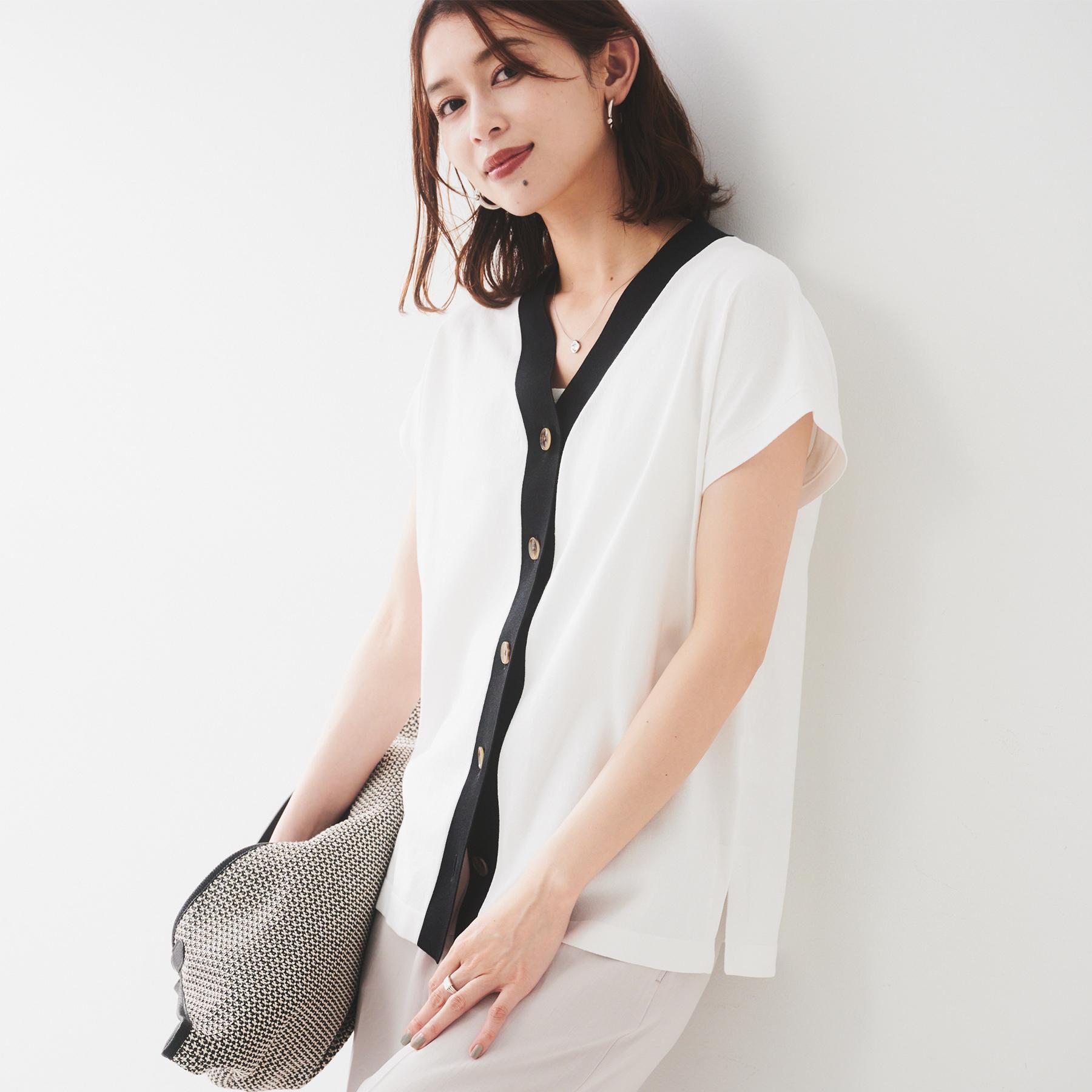 UNTITLED「【体型カバー/ジレ風/前開き】Vネックニット」|ニット・セーター|