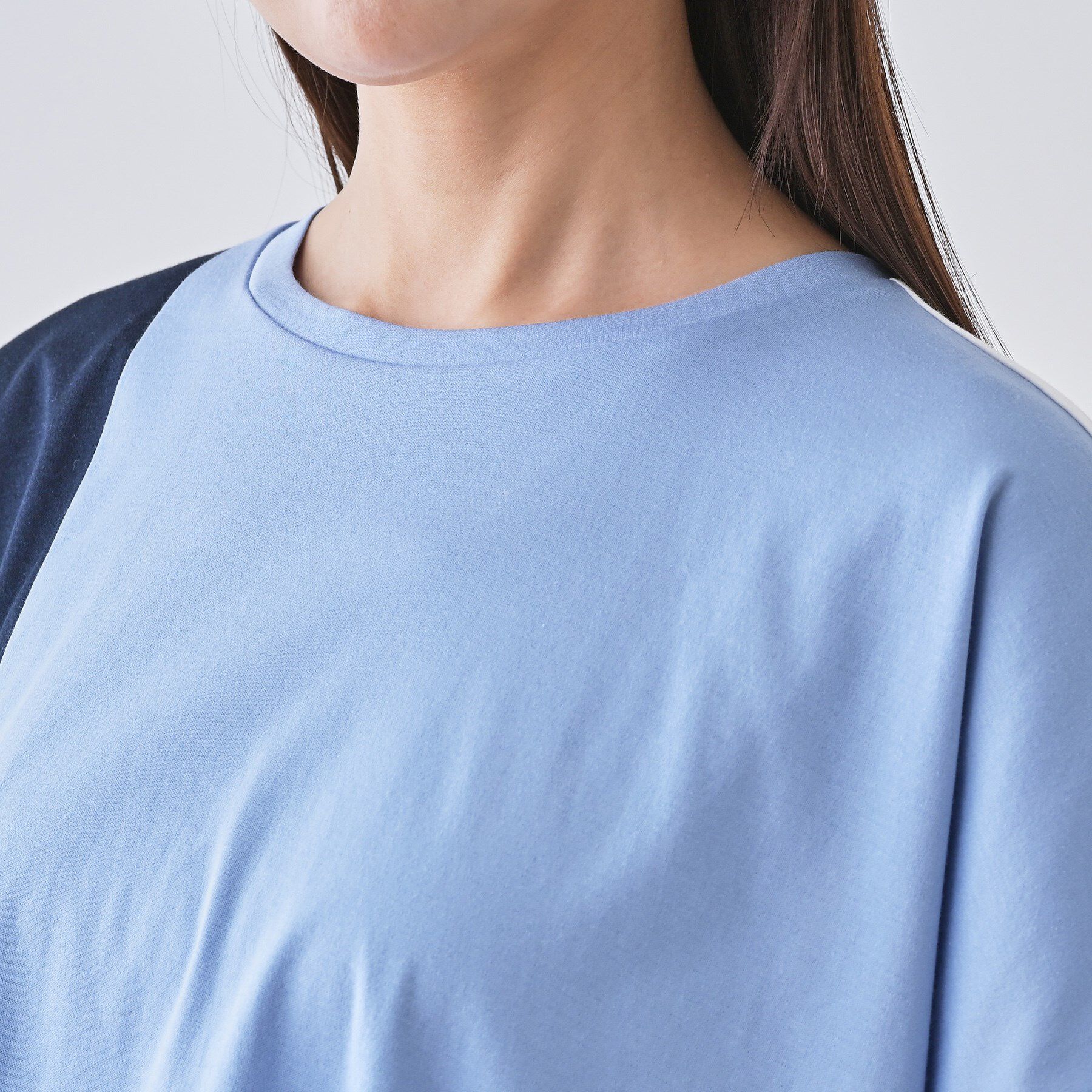 INDIVI「【洗える／汗ジミ防止】バイカラー＆アシメヘム Tシャツ」|Tシャツ・カットソー|