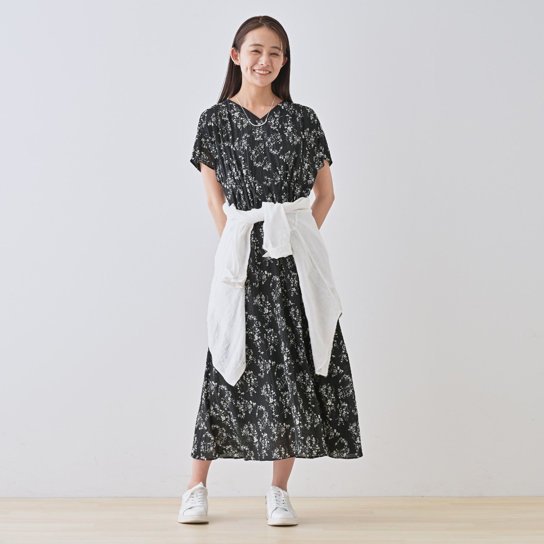 INDIVI「【モノトーン小花柄】フィット＆フレア エアリーワンピース」|ワンピース|