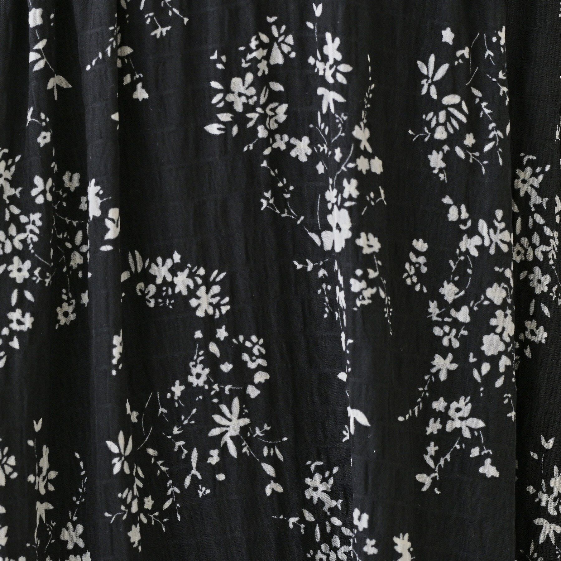 INDIVI「【モノトーン小花柄】フィット＆フレア エアリーワンピース」|ワンピース|