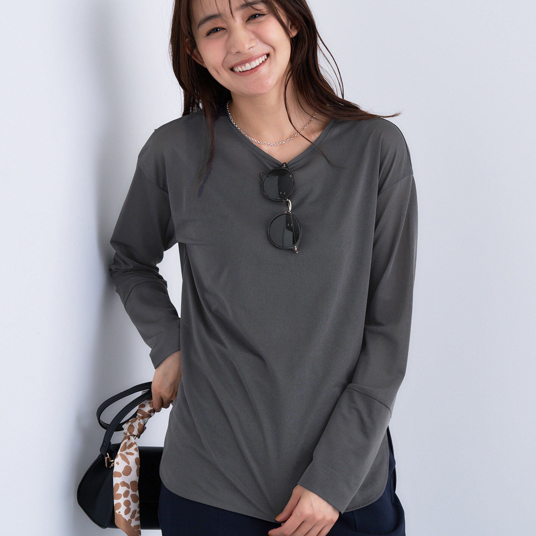 INDIVI「ストレッチシアーロングTシャツ」|Tシャツ・カットソー|チャコールグレー(0