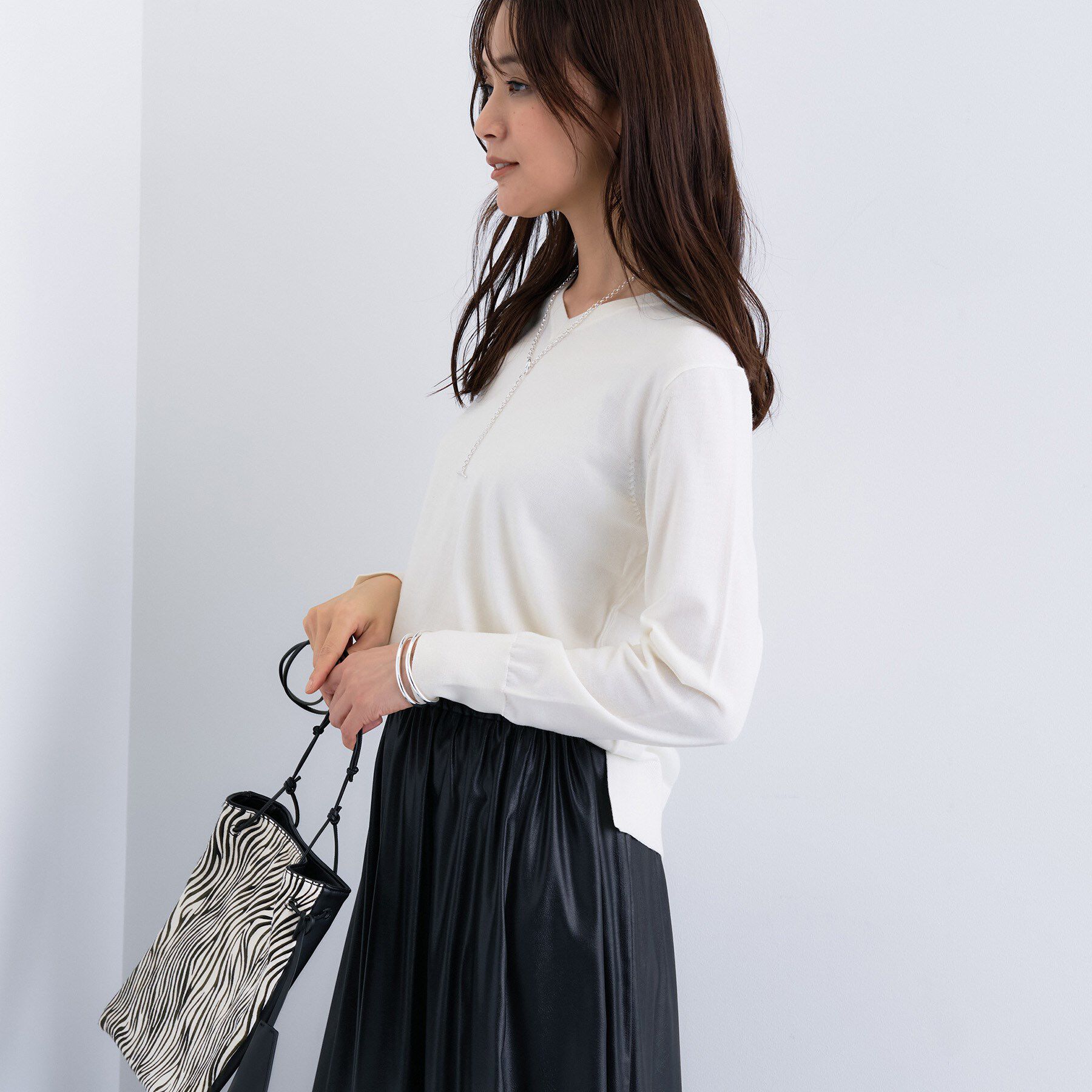 INDIVI「【洗える／毛玉になりにくい】エクストラファインウール Vネックニット」|ニット・セーター|