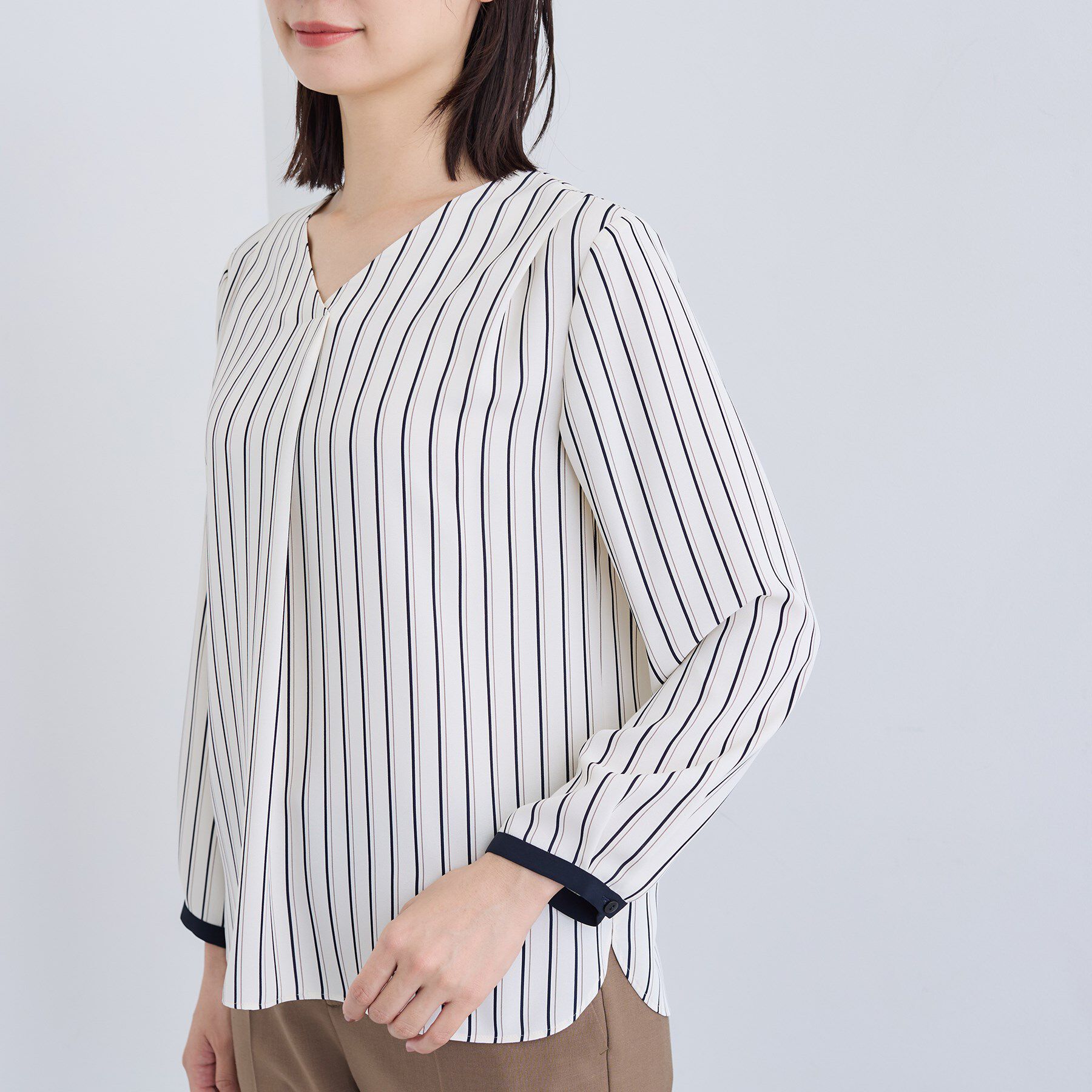 INDIVI「【通勤／イージーケア】Vネック ジョーゼットブラウス」|シャツ・ブラウス|