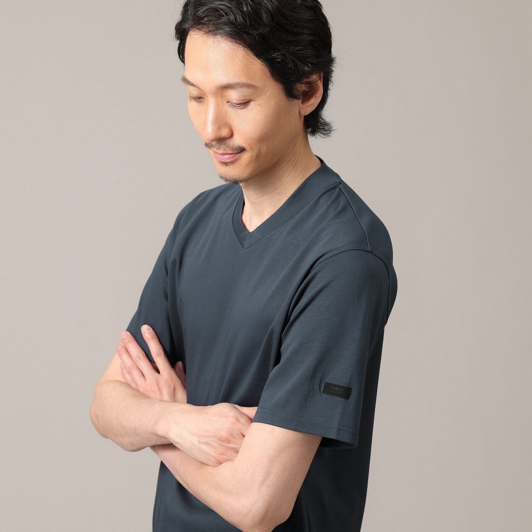TAKEO KIKUCHI「【抗菌防臭】ジャケットインナー 半袖 Vカットソー」|Tシャツ・カットソー|