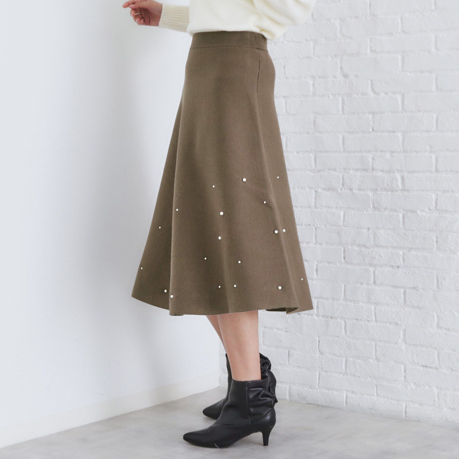 index「《美人百花掲載》パール調フレアニットスカート/セットアップ対応【洗濯機洗い可】」|スカート|