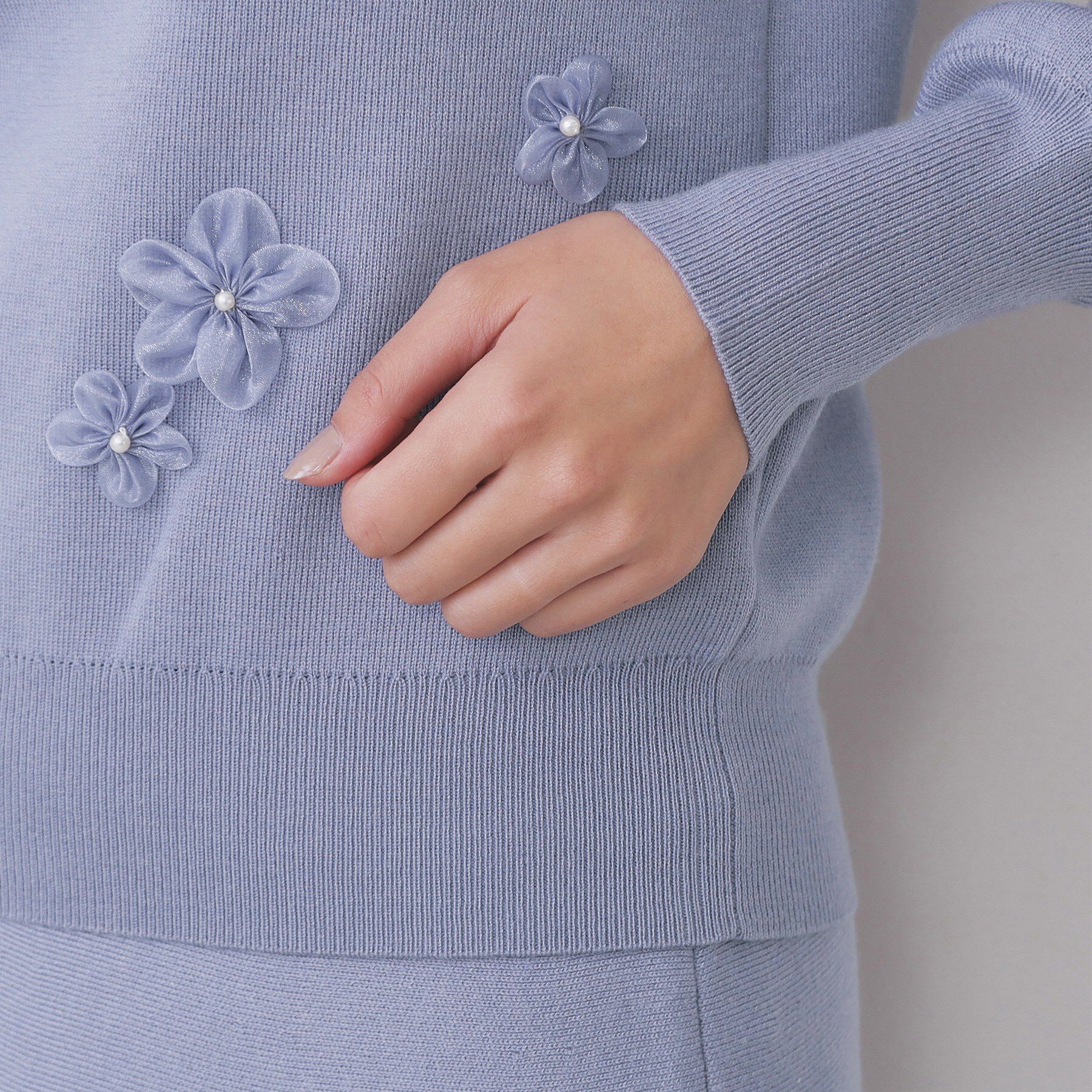 index「フラワーモチーフハイネックニット【洗える】」|ニット・セーター|