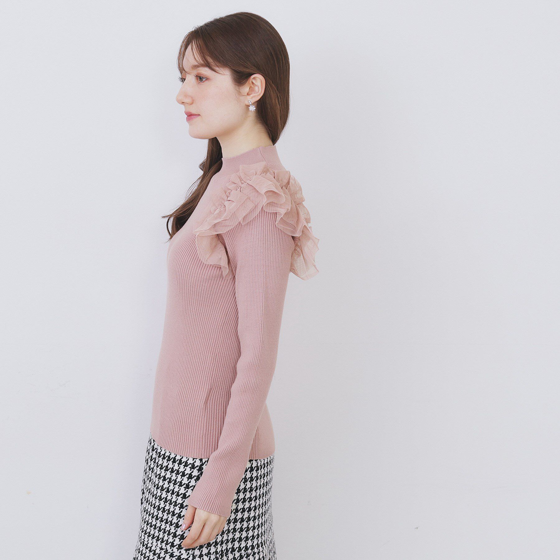 index「ショルダーチュールフリルハイネックニット【洗濯機OK/抗ピル】」|ニット・セーター|