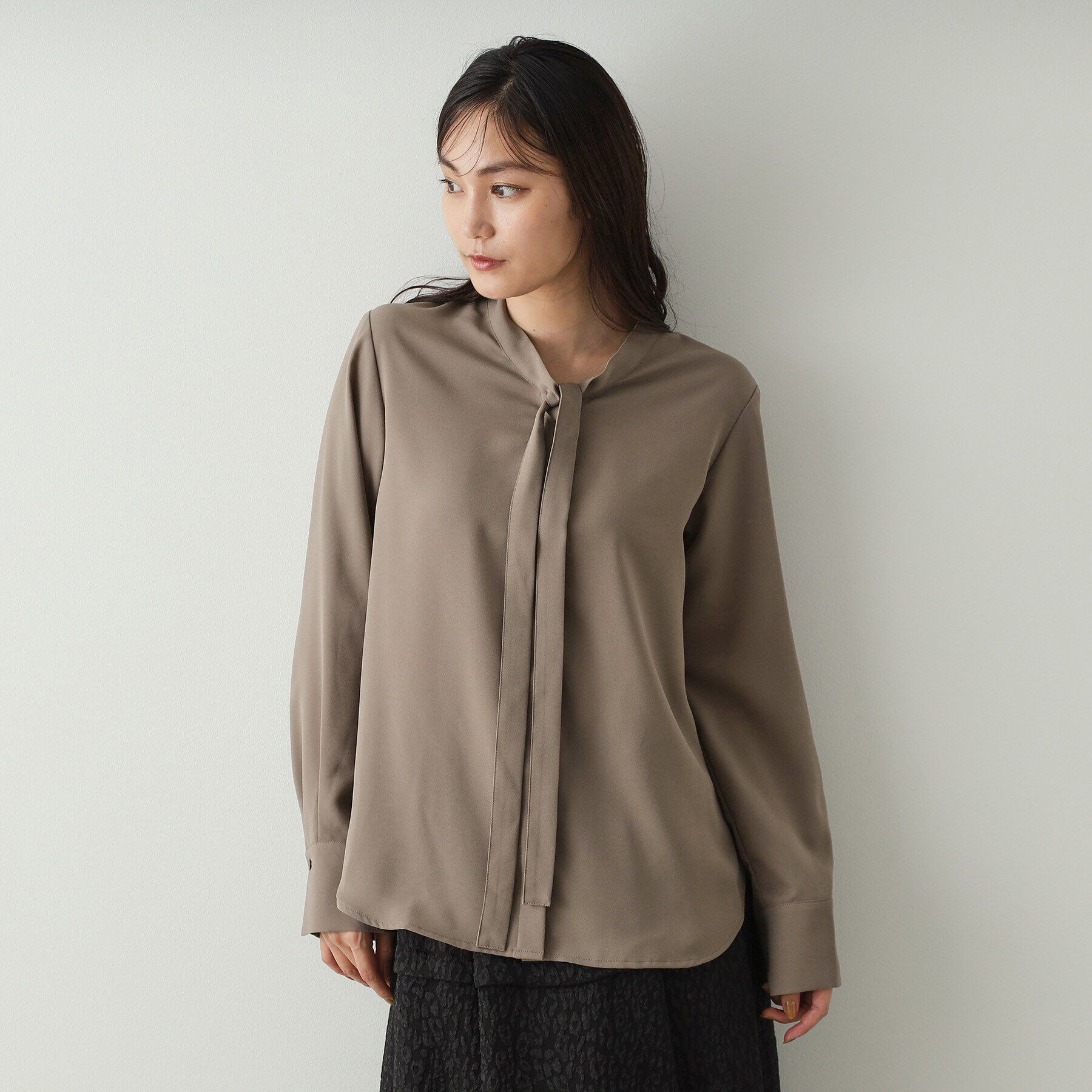 OPAQUE.CLIP「《美人百花掲載》ボウタイジョーゼットブラウス【洗濯機洗い可】」|シャツ・ブラウス|トープ(054)