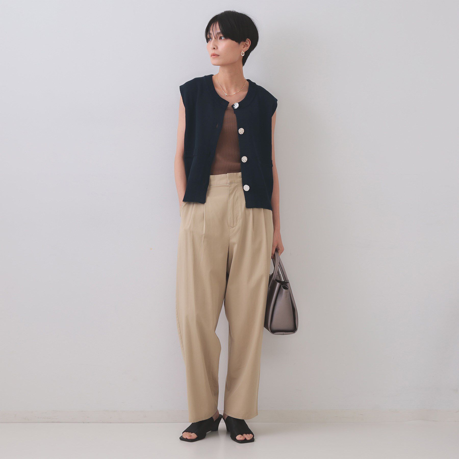 OPAQUE.CLIP「変形ブロンズボタンニットベスト【洗濯機洗い可】」|ベスト・ジレ|