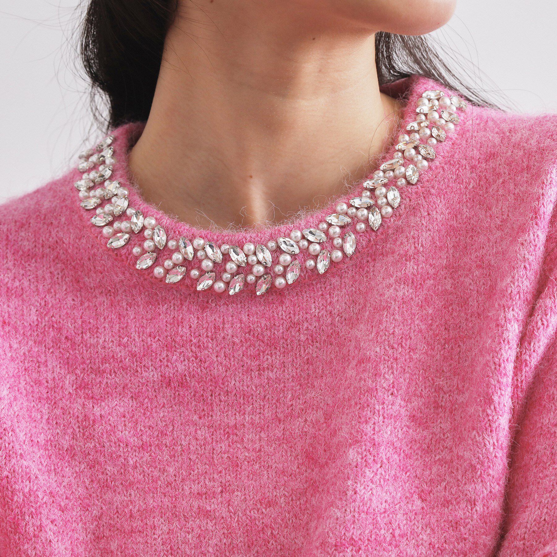 OPAQUE.CLIP「ビジューネックミドルゲージニット【洗濯機OK】」|ニット・セーター|