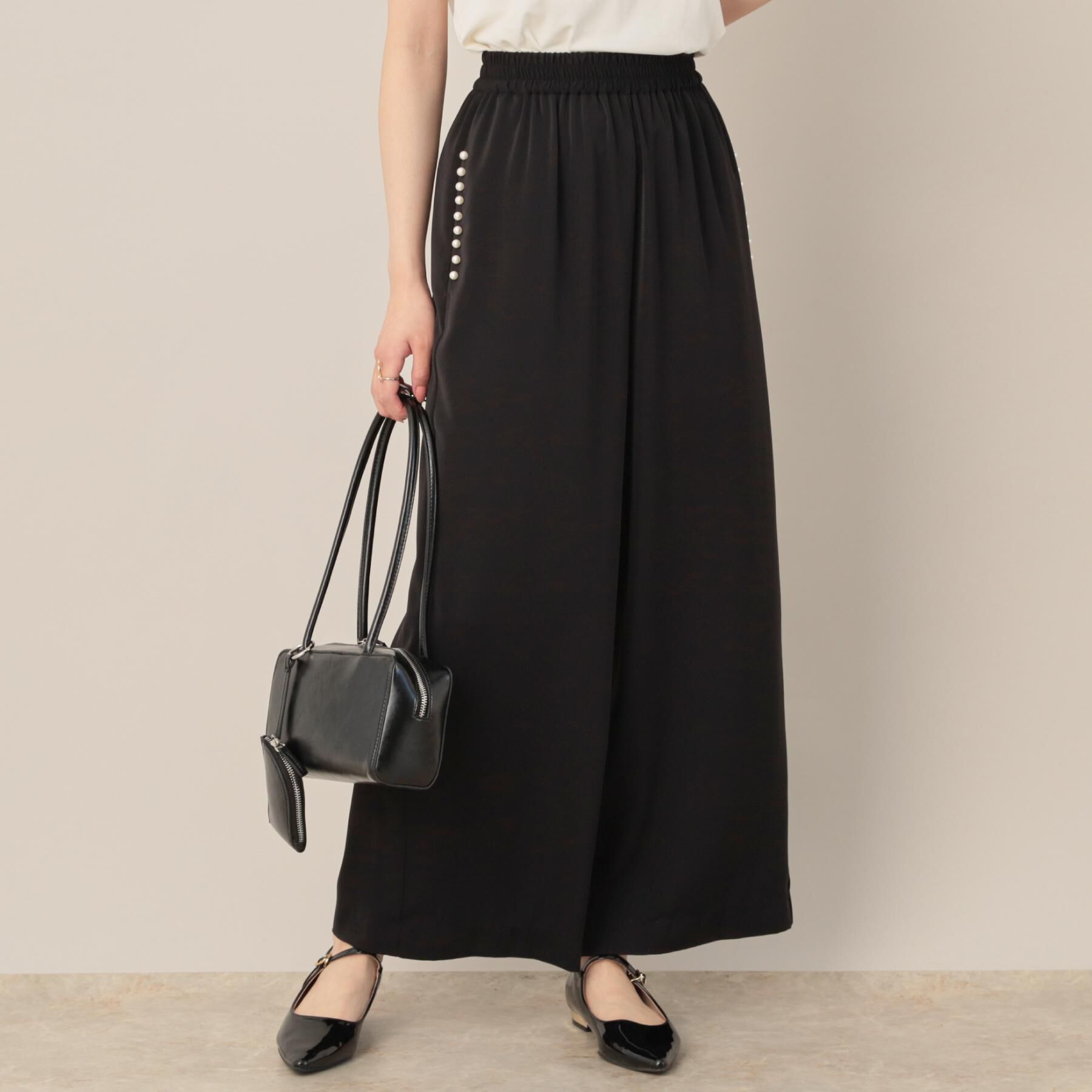 Couture broach「【マルチデザイン・楽ちん】フェイクパール リラックスワイドパンツ」|その他|ブラック(019)