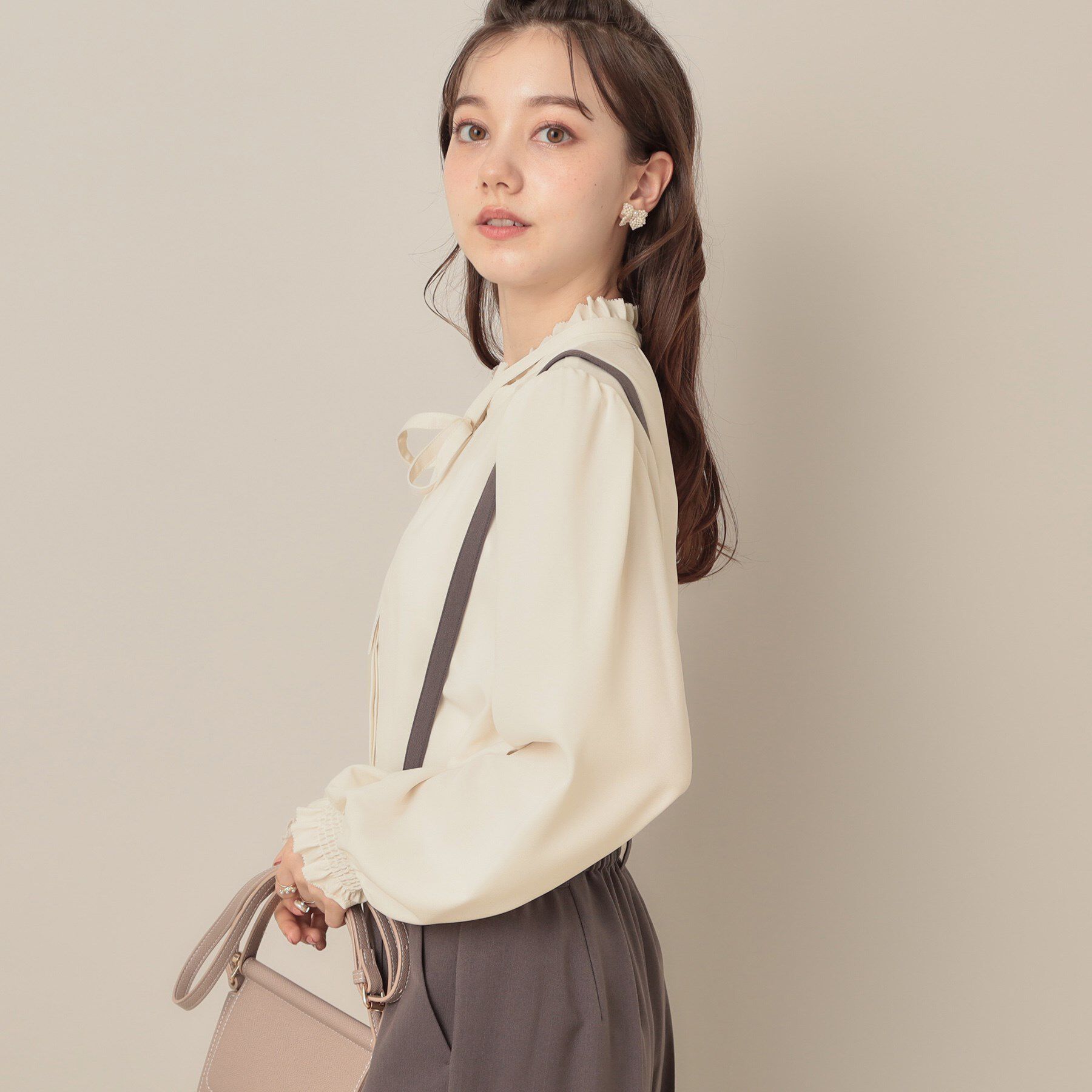 Couture broach「【フェミニン・通勤】タイ付きピコフリルブラウス」|シャツ・ブラウス|