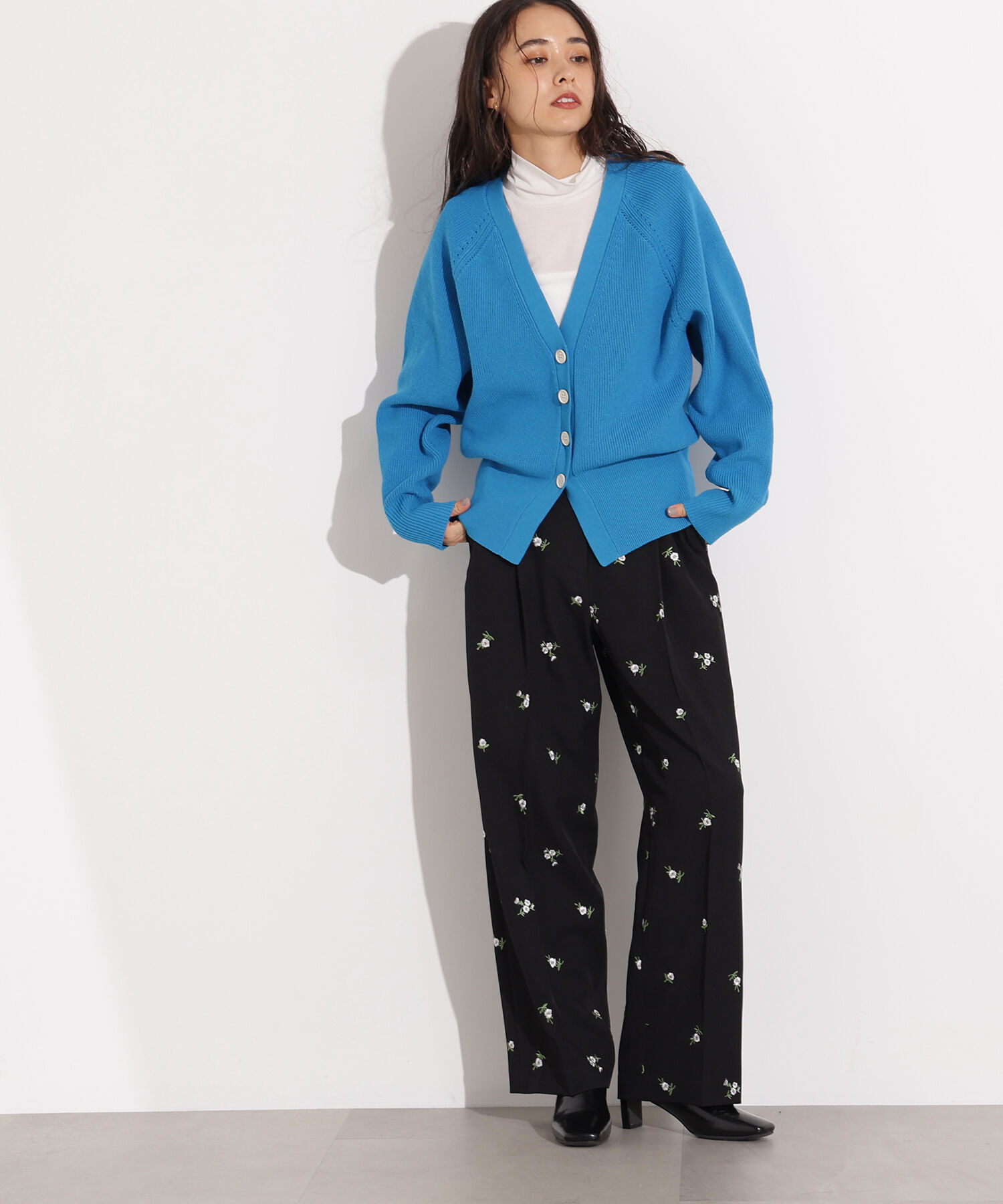  「Vネックフォルムカーディガン」|ニット・セーター|