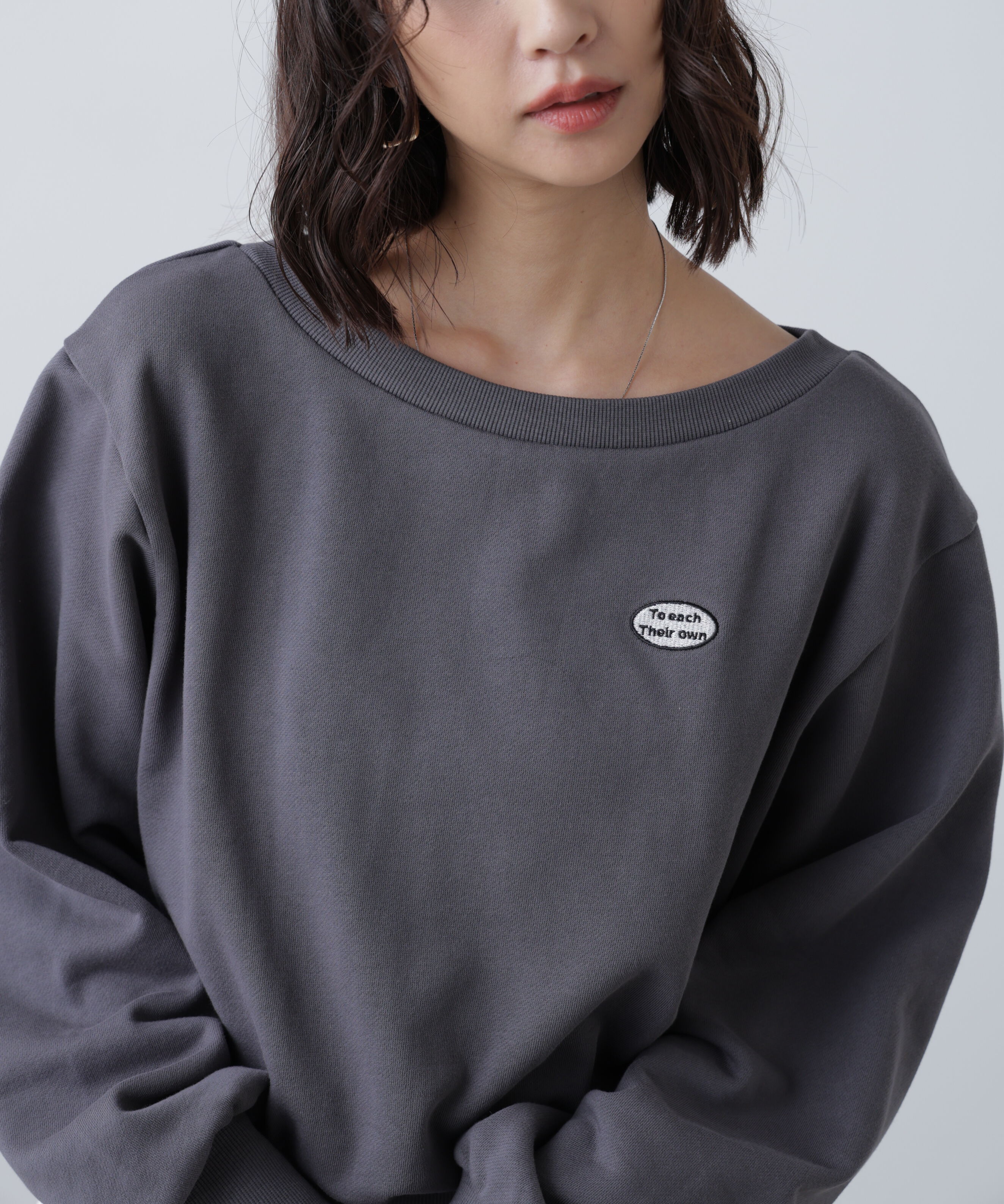  「オフショルワンポイント刺繍スウェット」|Tシャツ・カットソー|