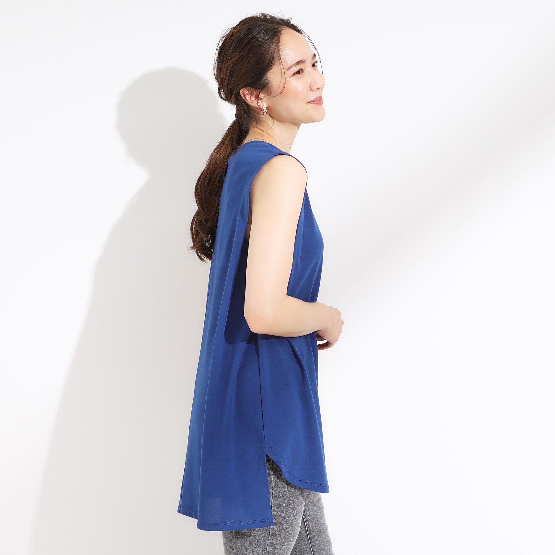 SHOO･LA･RUE「【汗ジミ軽減/ひんやり/UV】大人のヘルシーな着こなしに タックノースリーブチュニック」|チュニック|