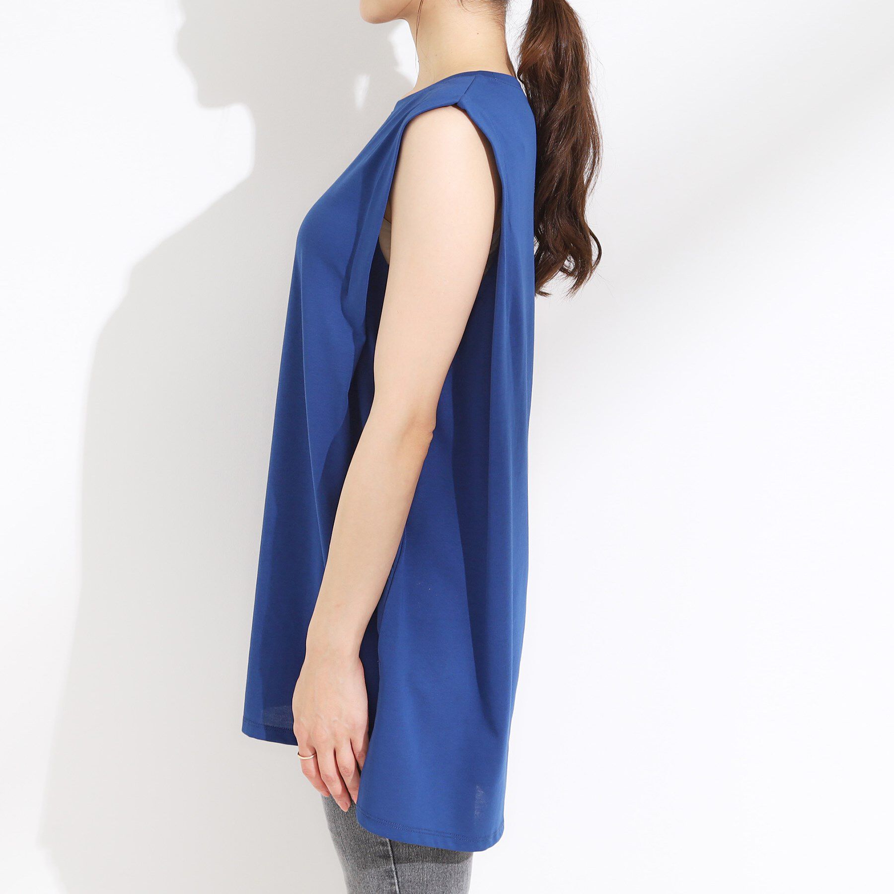 SHOO･LA･RUE「【汗ジミ軽減/ひんやり/UV】大人のヘルシーな着こなしに タックノースリーブチュニック」|チュニック|