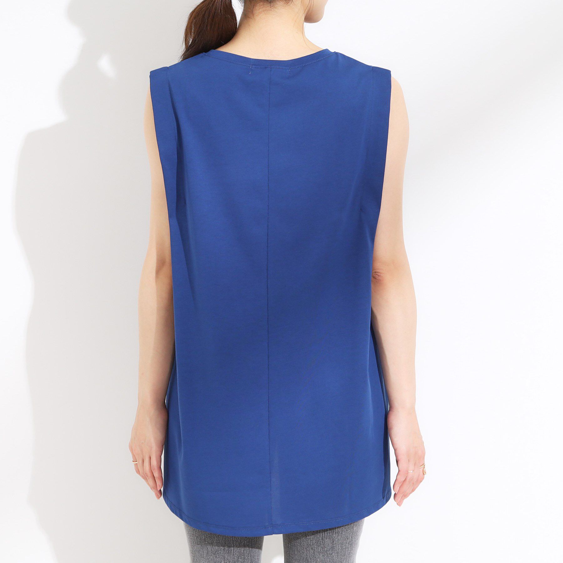 SHOO･LA･RUE「【汗ジミ軽減/ひんやり/UV】大人のヘルシーな着こなしに タックノースリーブチュニック」|チュニック|