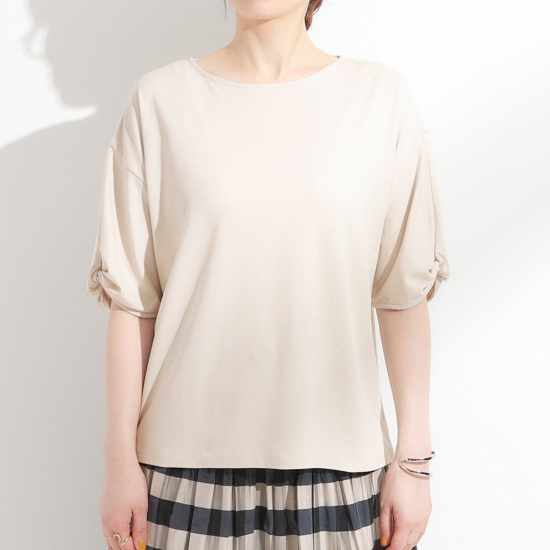 SHOO･LA･RUE「【ひんやり/洗える/S-LL】袖ねじりシルケットトップス」|Tシャツ・カットソー|